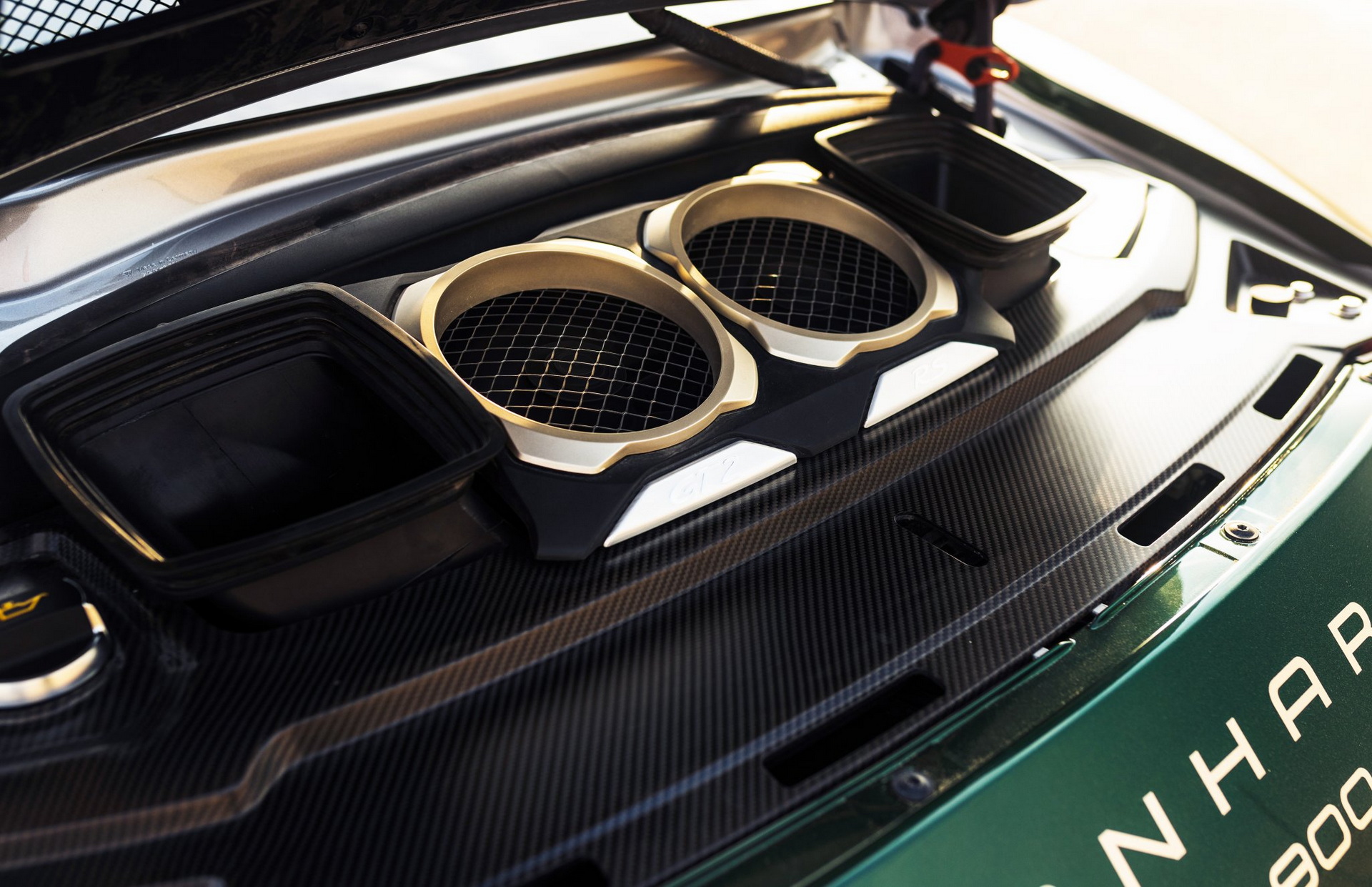 Manhart Takes The Porsche 911 GT2 RS To 932 HP, Adds More Carbon Fiber