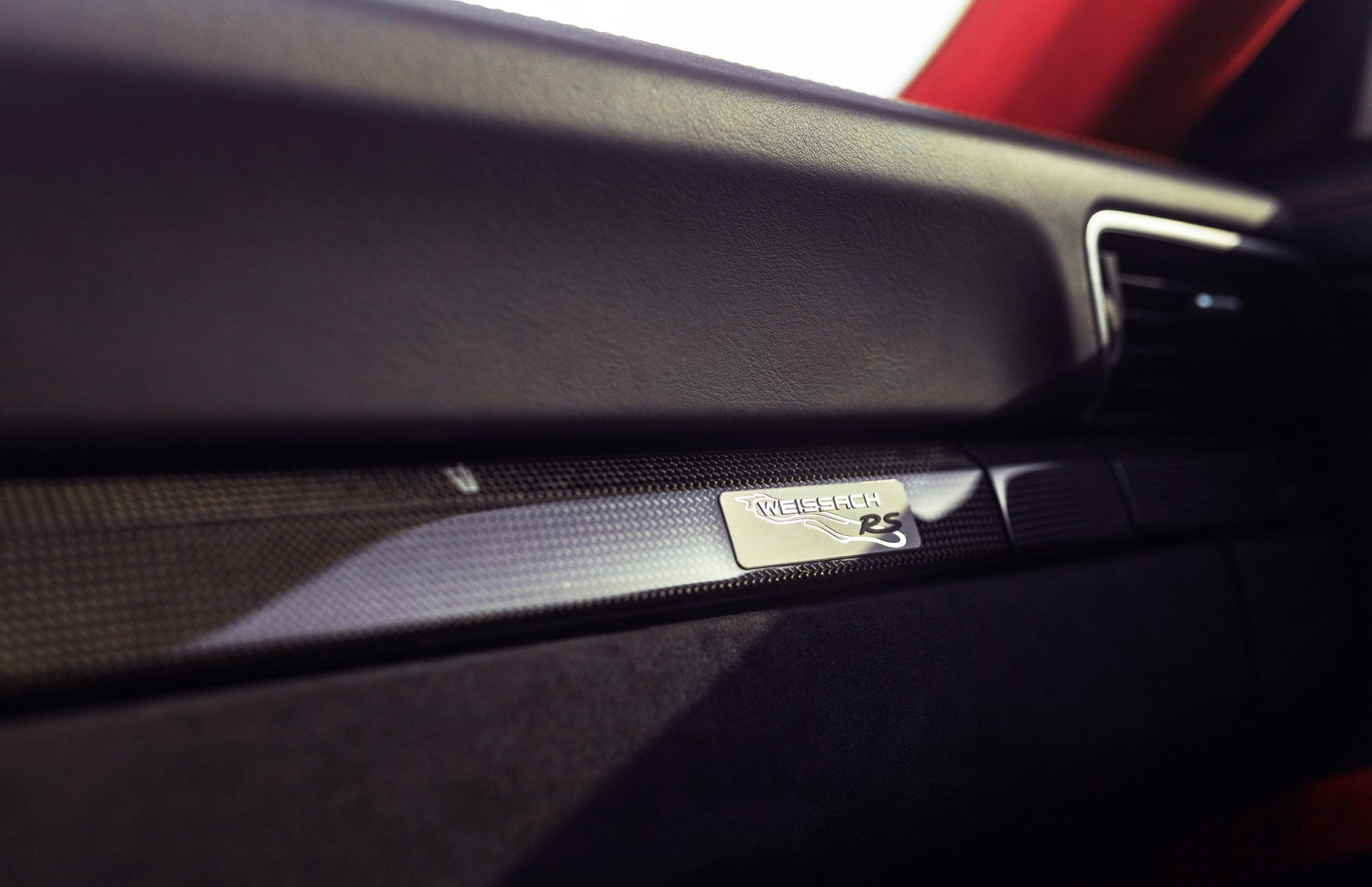 Manhart Takes The Porsche 911 GT2 RS To 932 HP, Adds More Carbon Fiber