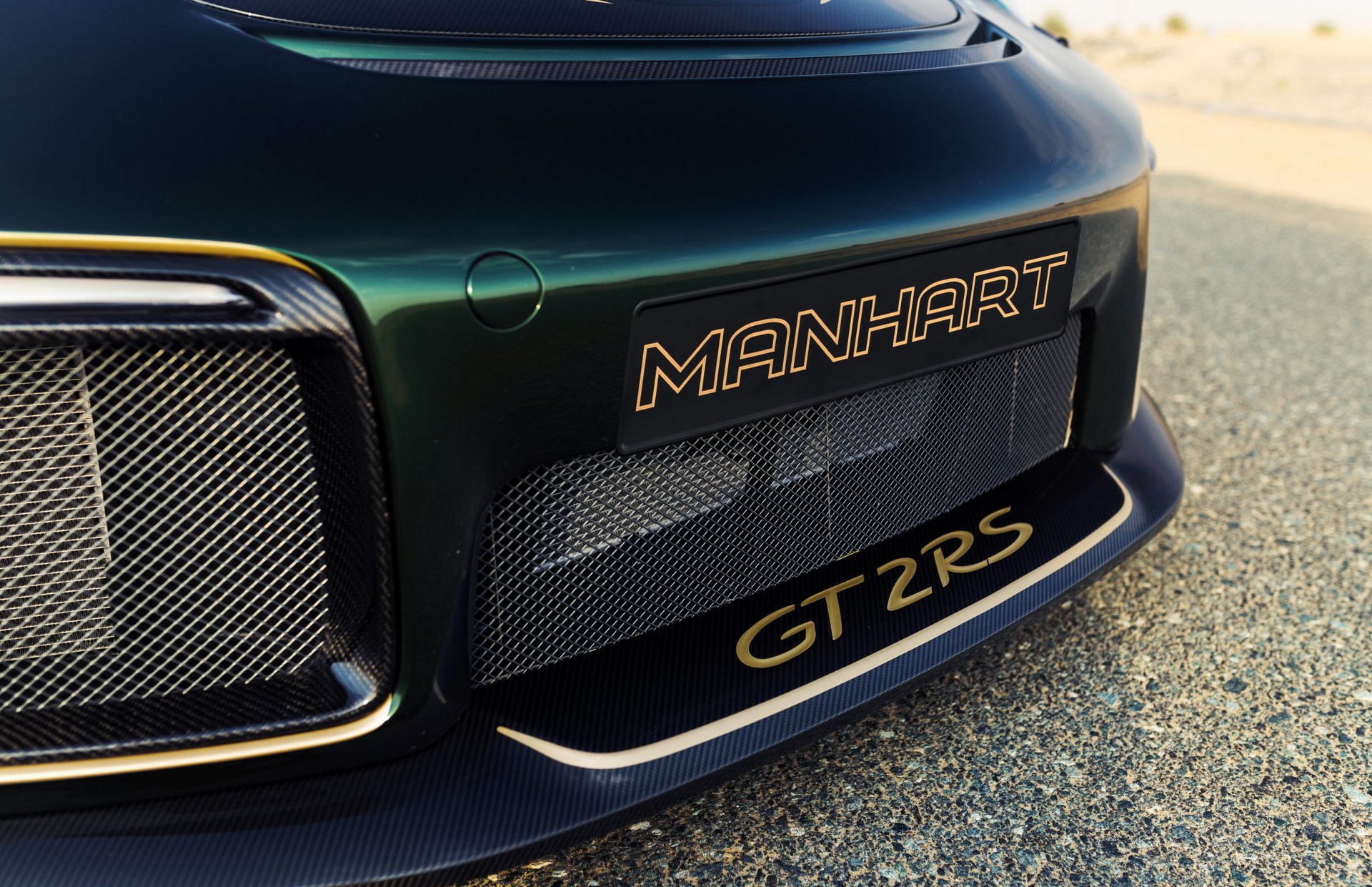 Manhart Takes The Porsche 911 GT2 RS To 932 HP, Adds More Carbon Fiber