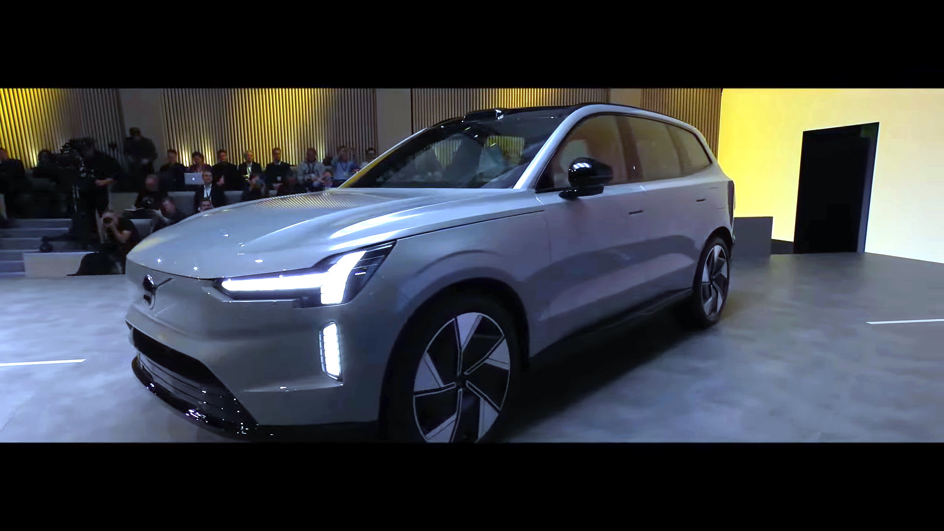 2024 Volvo EX90 Is A Polestar 3 Electric SUV Dressed For A Court Appearance
