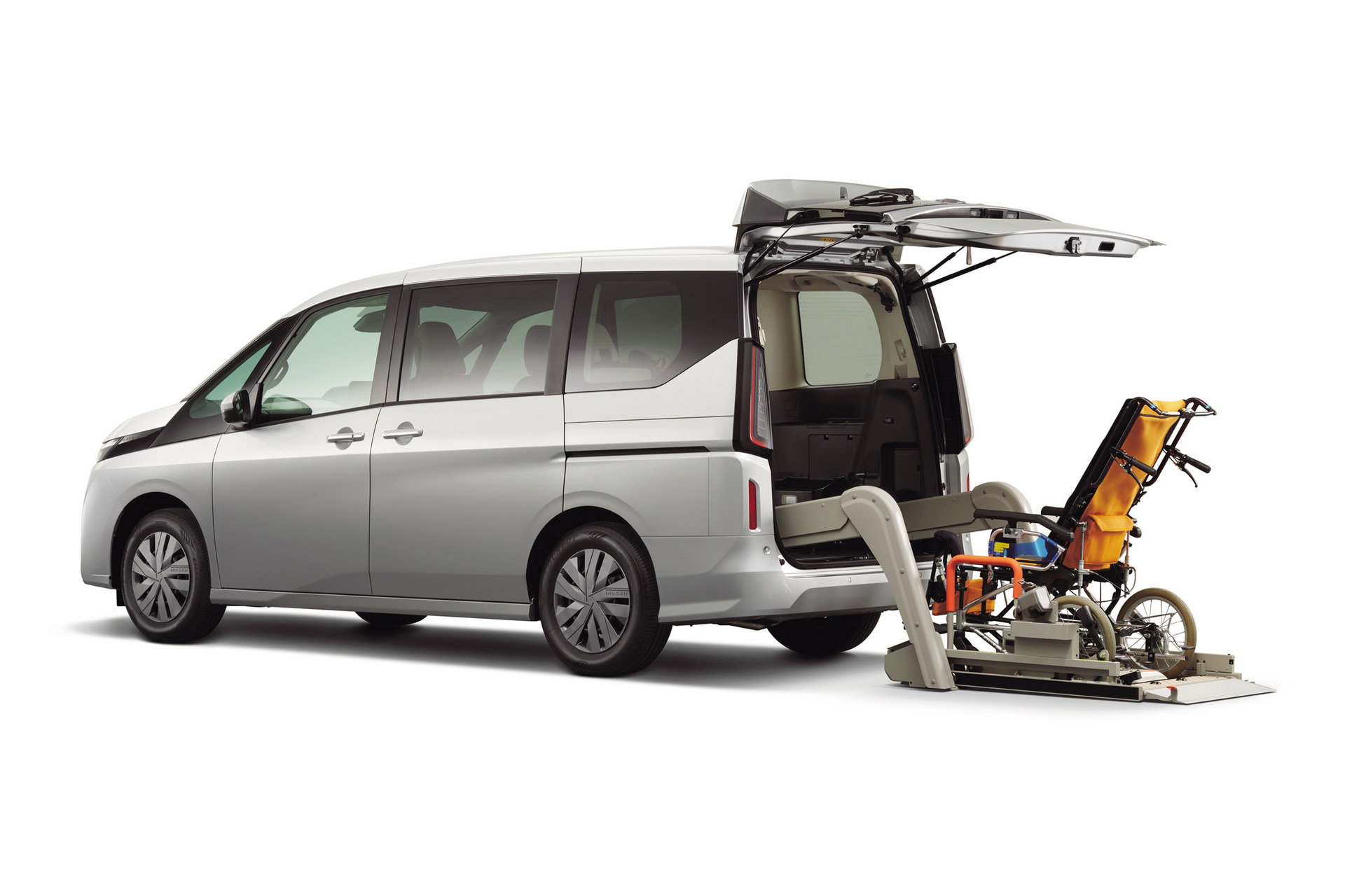 Nissan Serena Minivan Debuts In Japan With High-Tech And Practicality Features
