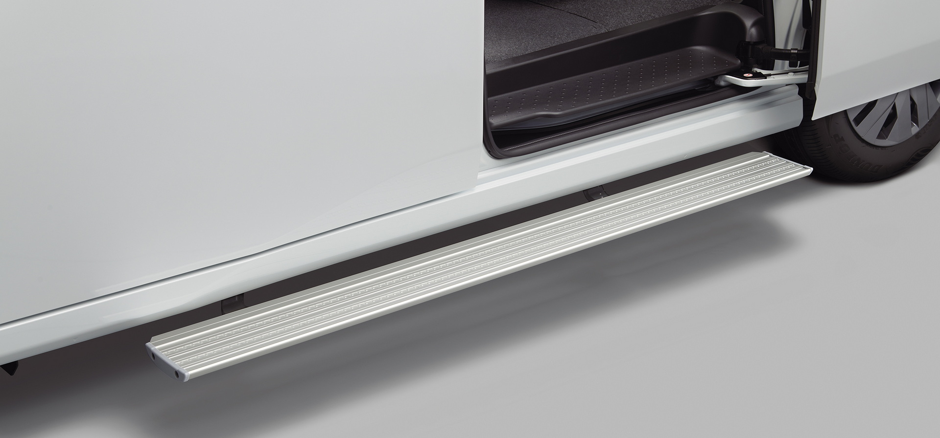 Nissan Serena Minivan Debuts In Japan With High-Tech And Practicality Features