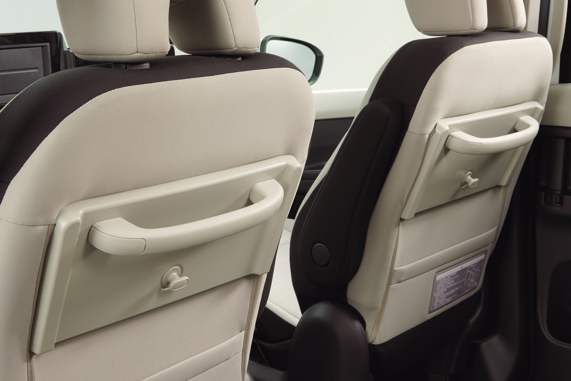 Nissan Serena Minivan Debuts In Japan With High-Tech And Practicality Features