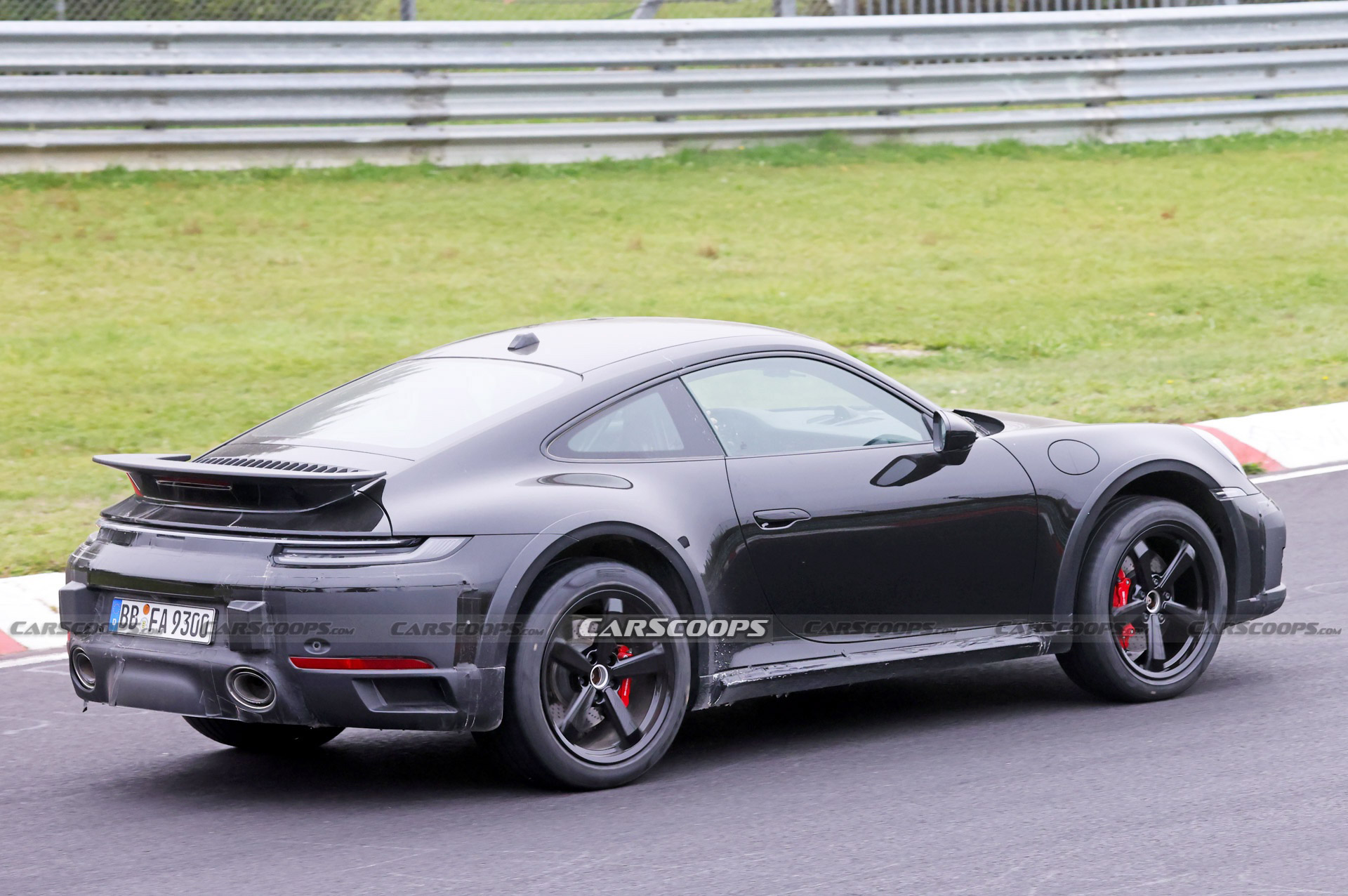 Do These New Spy Shots Reveal The Porsche 911 Dakar’s Air Suspension?