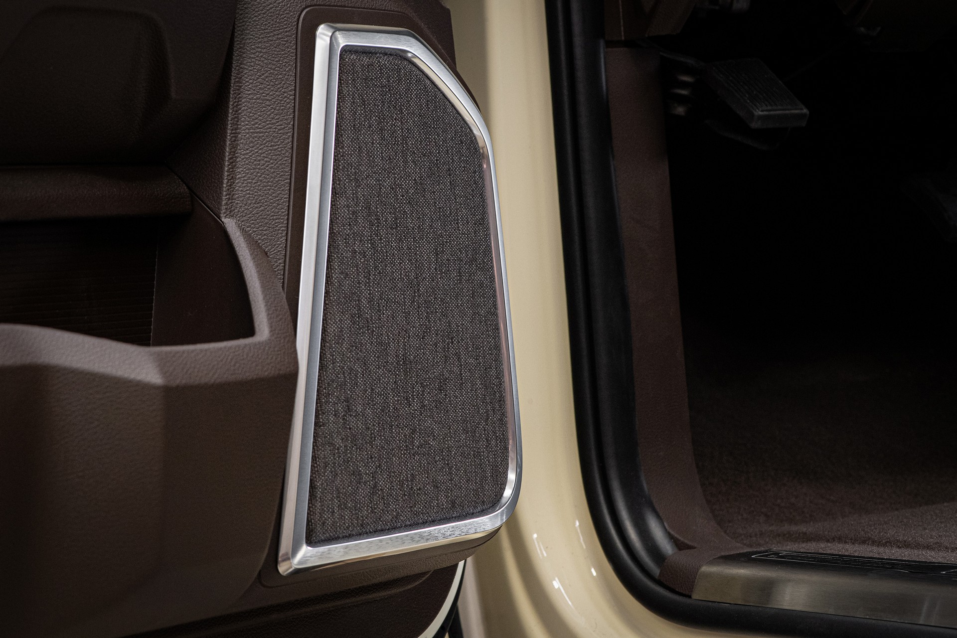 Ram And Chris Stapleton Reveal Retro-Inspired Traveller Truck With Hood Ornament And Upscale Interior