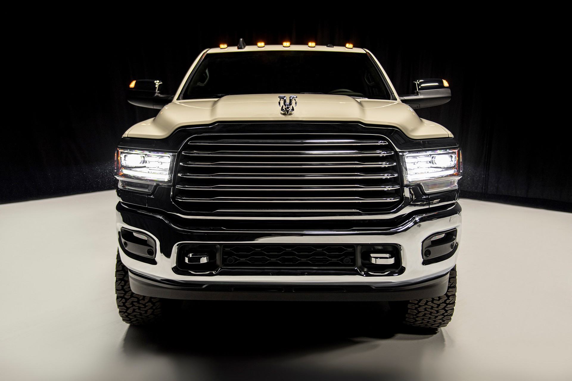 Ram And Chris Stapleton Reveal Retro-Inspired Traveller Truck With Hood Ornament And Upscale Interior