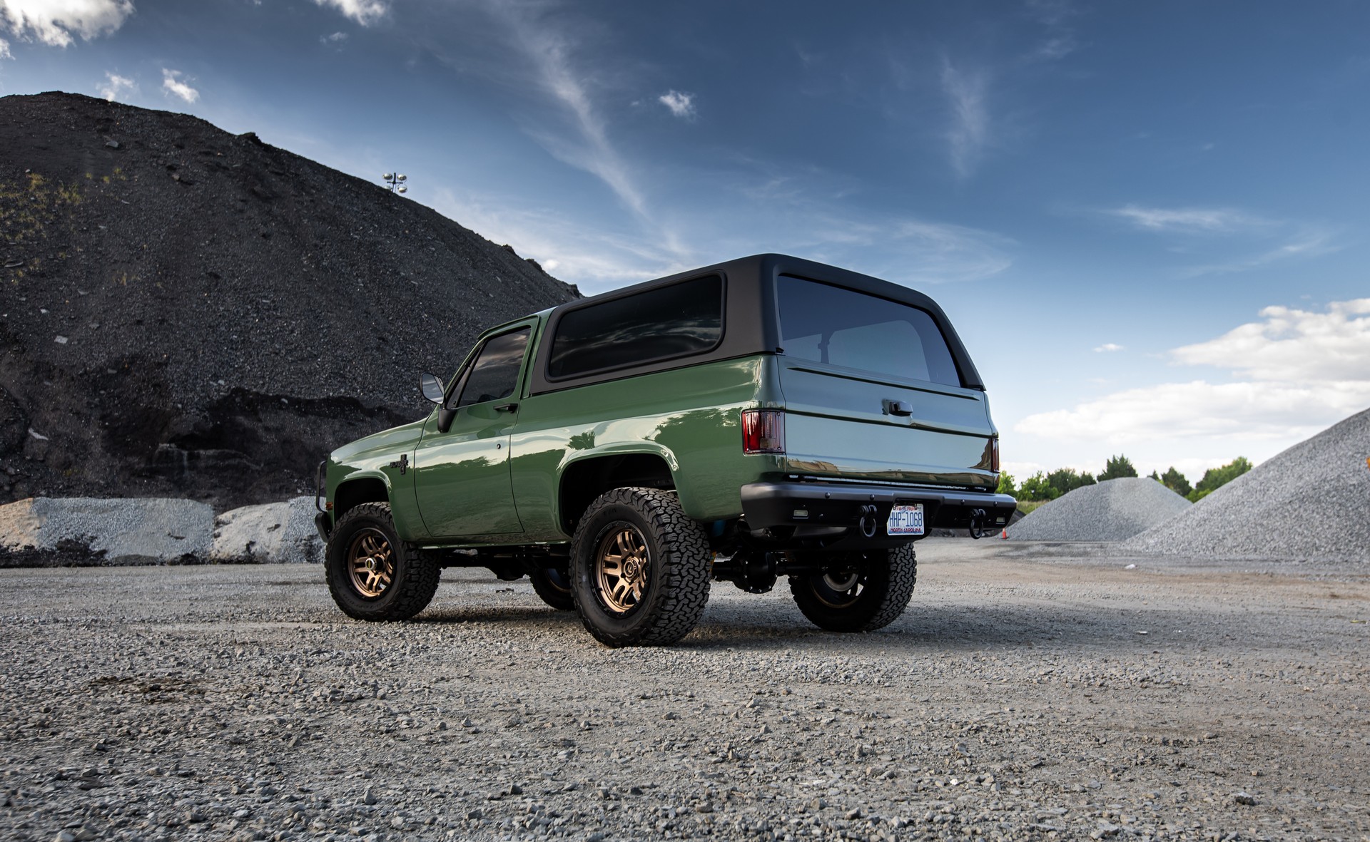 Retro Designs Creates The Perfect Chevy K5 Blazer, But It’ll Cost You A Fortune