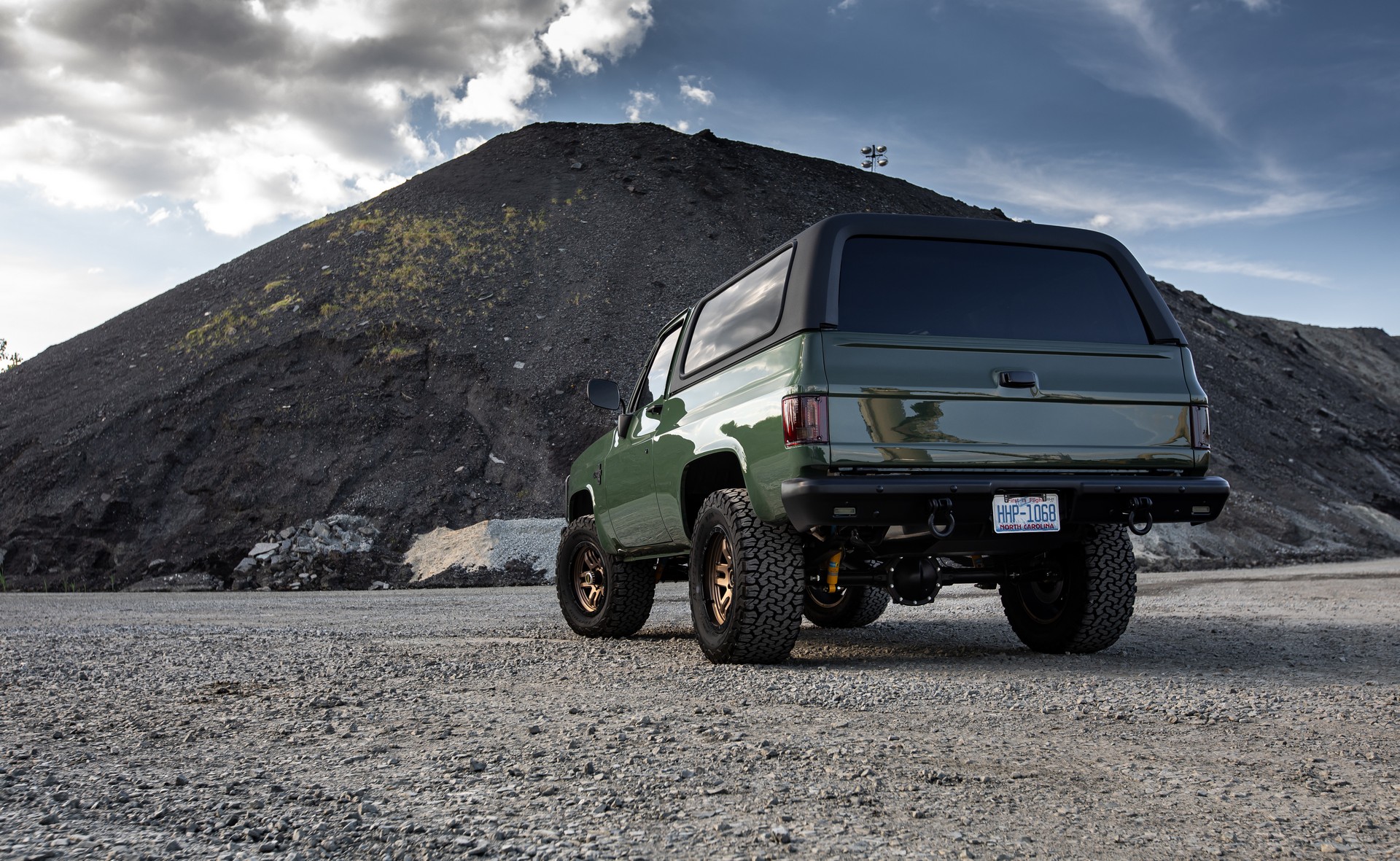 Retro Designs Creates The Perfect Chevy K5 Blazer, But It’ll Cost You A Fortune