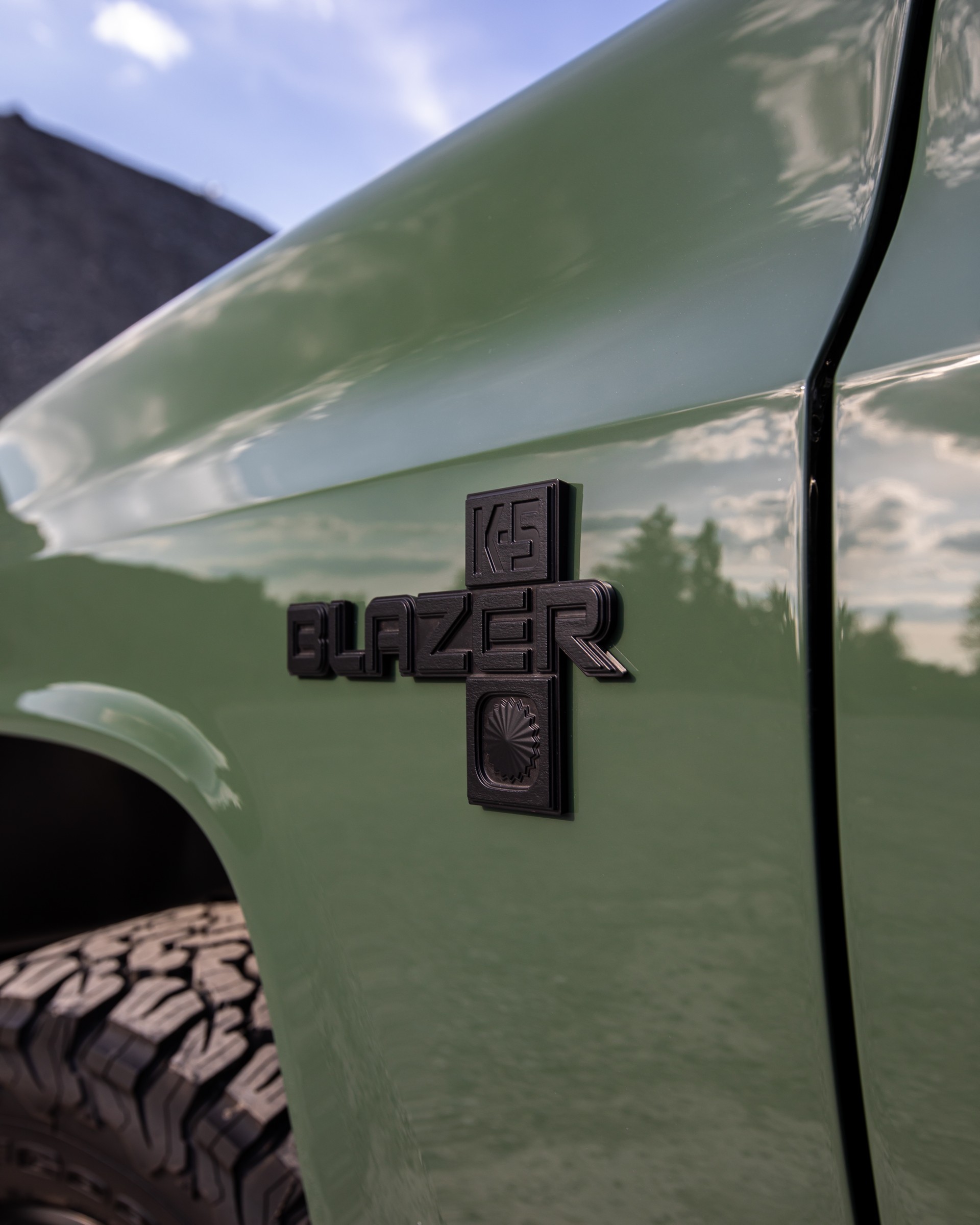 Retro Designs Creates The Perfect Chevy K5 Blazer, But It’ll Cost You A Fortune