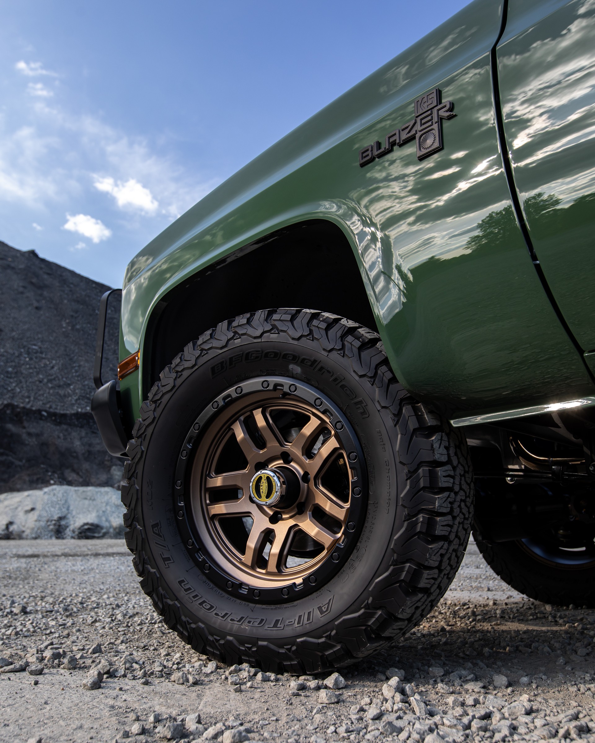 Retro Designs Creates The Perfect Chevy K5 Blazer, But It’ll Cost You A Fortune