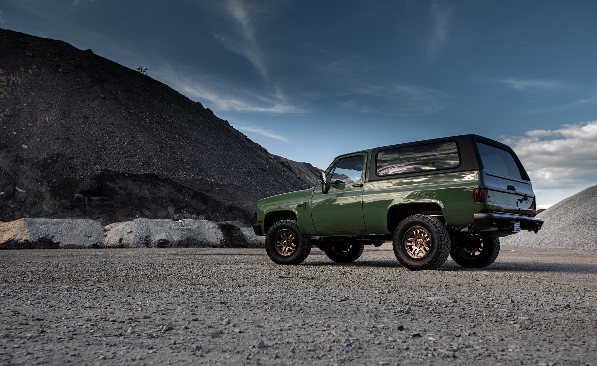 Retro Designs Creates The Perfect Chevy K5 Blazer, But It’ll Cost You A Fortune
