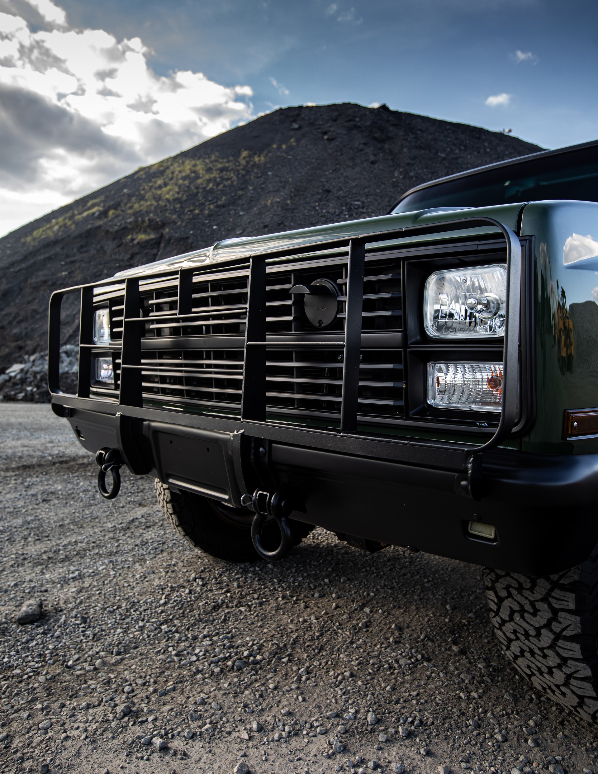 Retro Designs Creates The Perfect Chevy K5 Blazer, But It’ll Cost You A Fortune