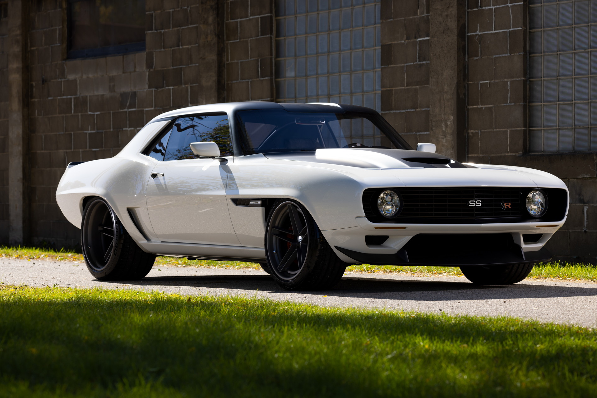 Ringbrothers ’69 STRODE Camaro Pushes The Limits With 1,010 HP And Carbon Fiber Body