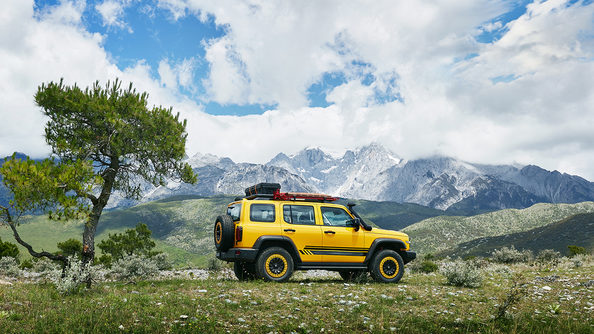 Tank 300 Frontier Edition Tastefully Combined With An Off-Road E-Bike