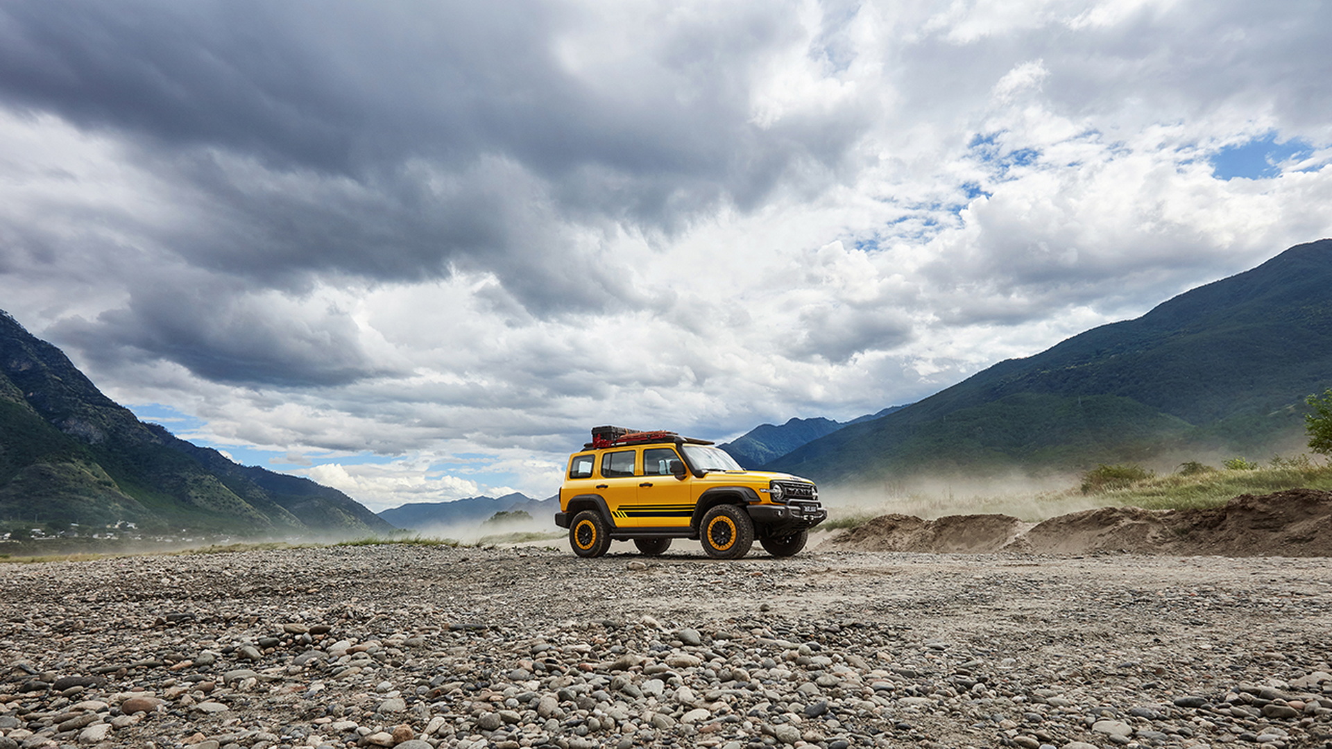 Tank 300 Frontier Edition Tastefully Combined With An Off-Road E-Bike