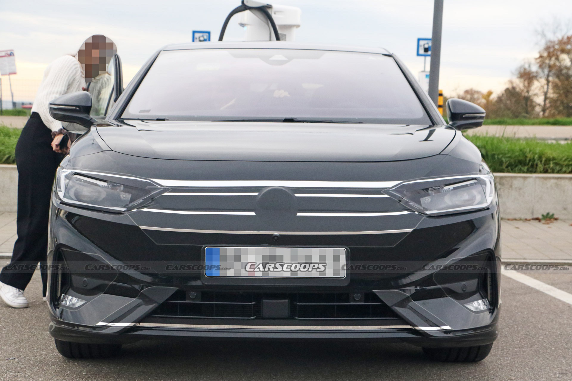 Volkswagen ID.7 Thinks Rectangular Touchscreens Are For Squares