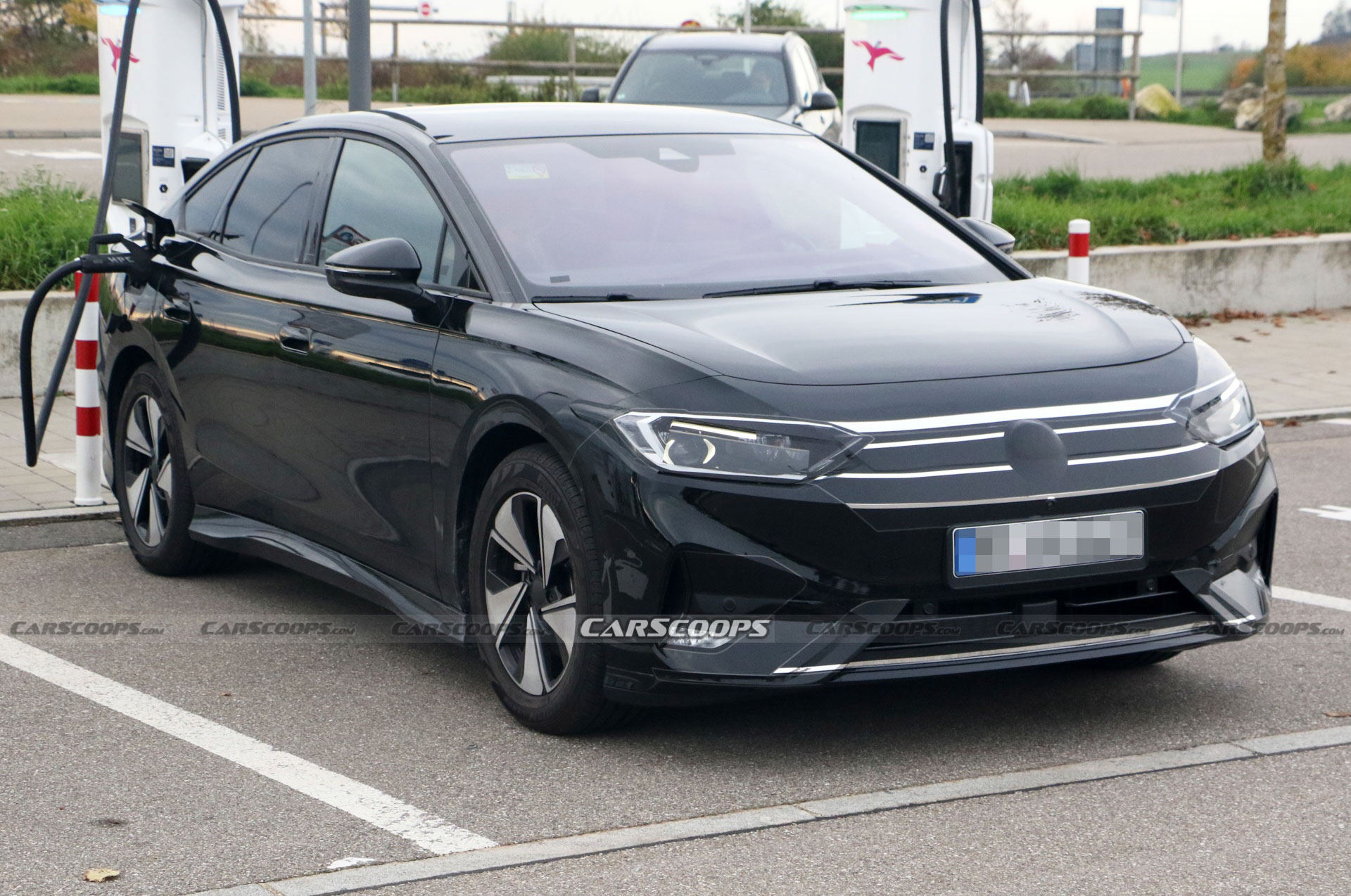 Volkswagen ID.7 Thinks Rectangular Touchscreens Are For Squares