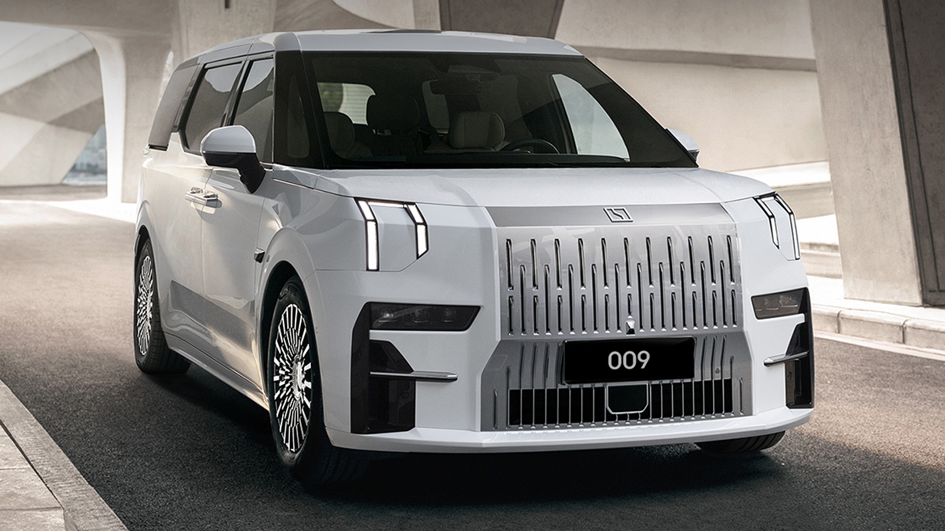 Zeekr 009 Is An Electric Luxury Minivan With 536 HP And 511 Miles Of Range