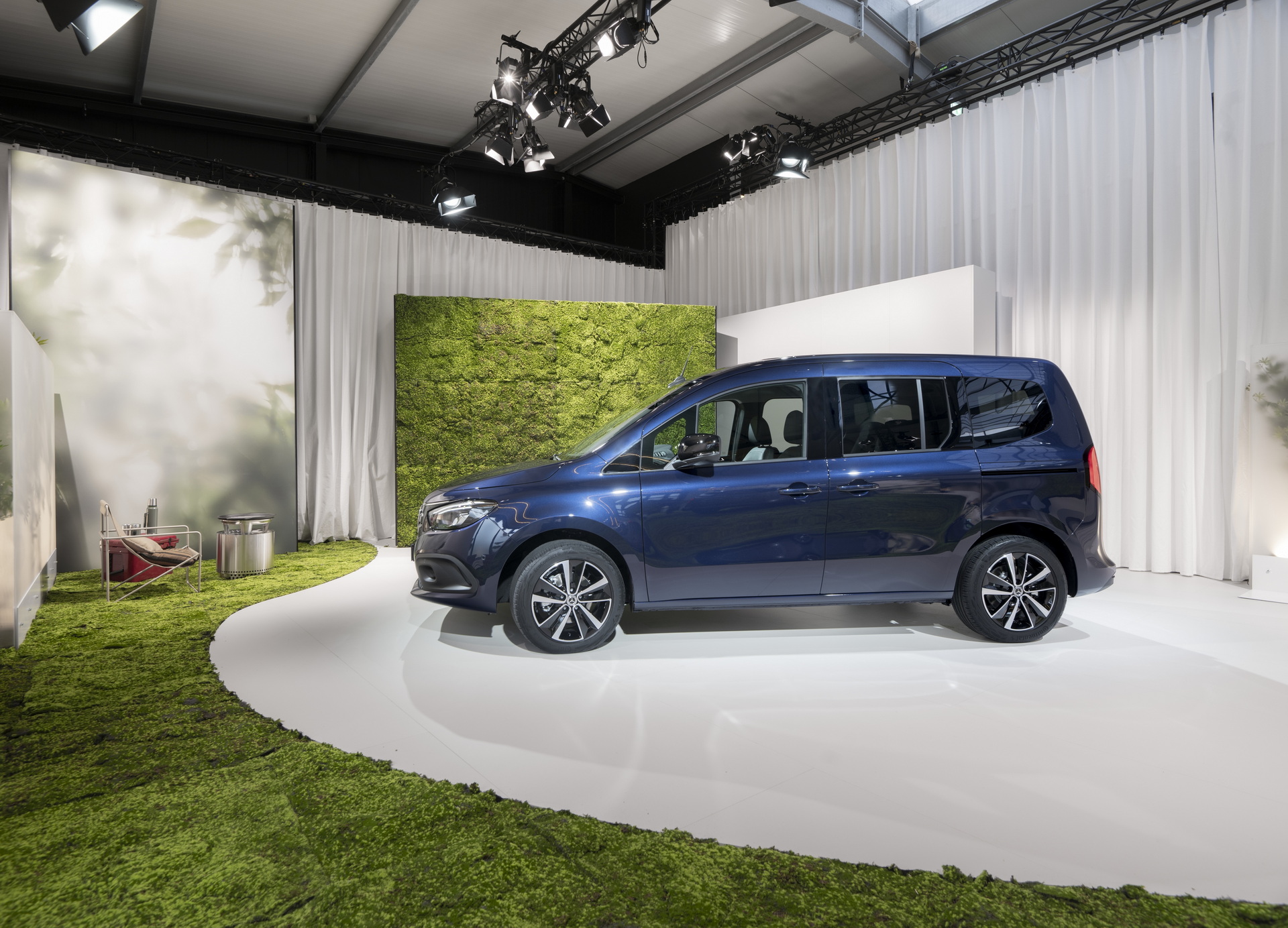 2023 Mercedes EQT Electric Minivan Unveiled With 175 Miles Of Range Looking Nothing Like The Concept