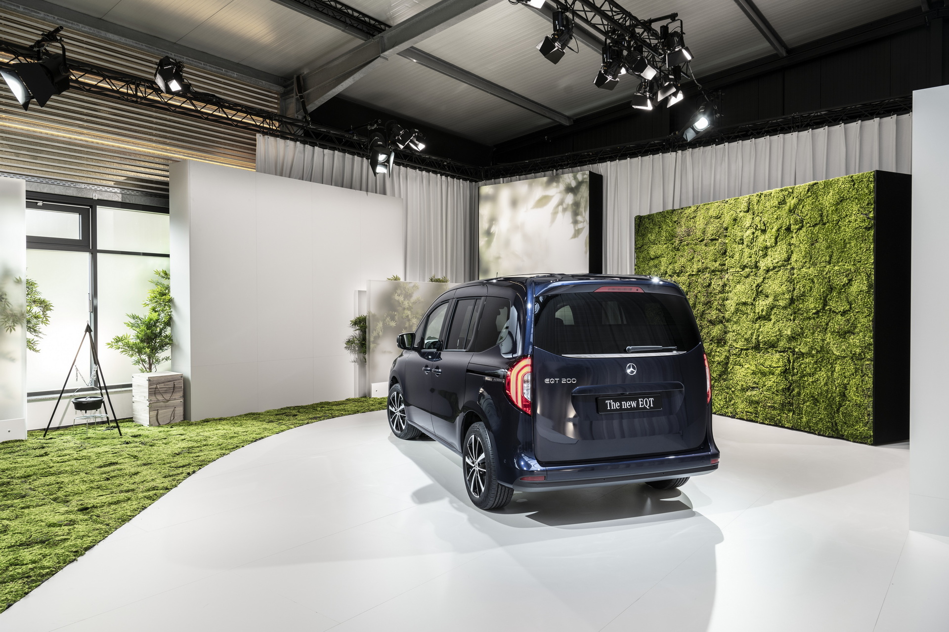 2023 Mercedes EQT Electric Minivan Unveiled With 175 Miles Of Range Looking Nothing Like The Concept