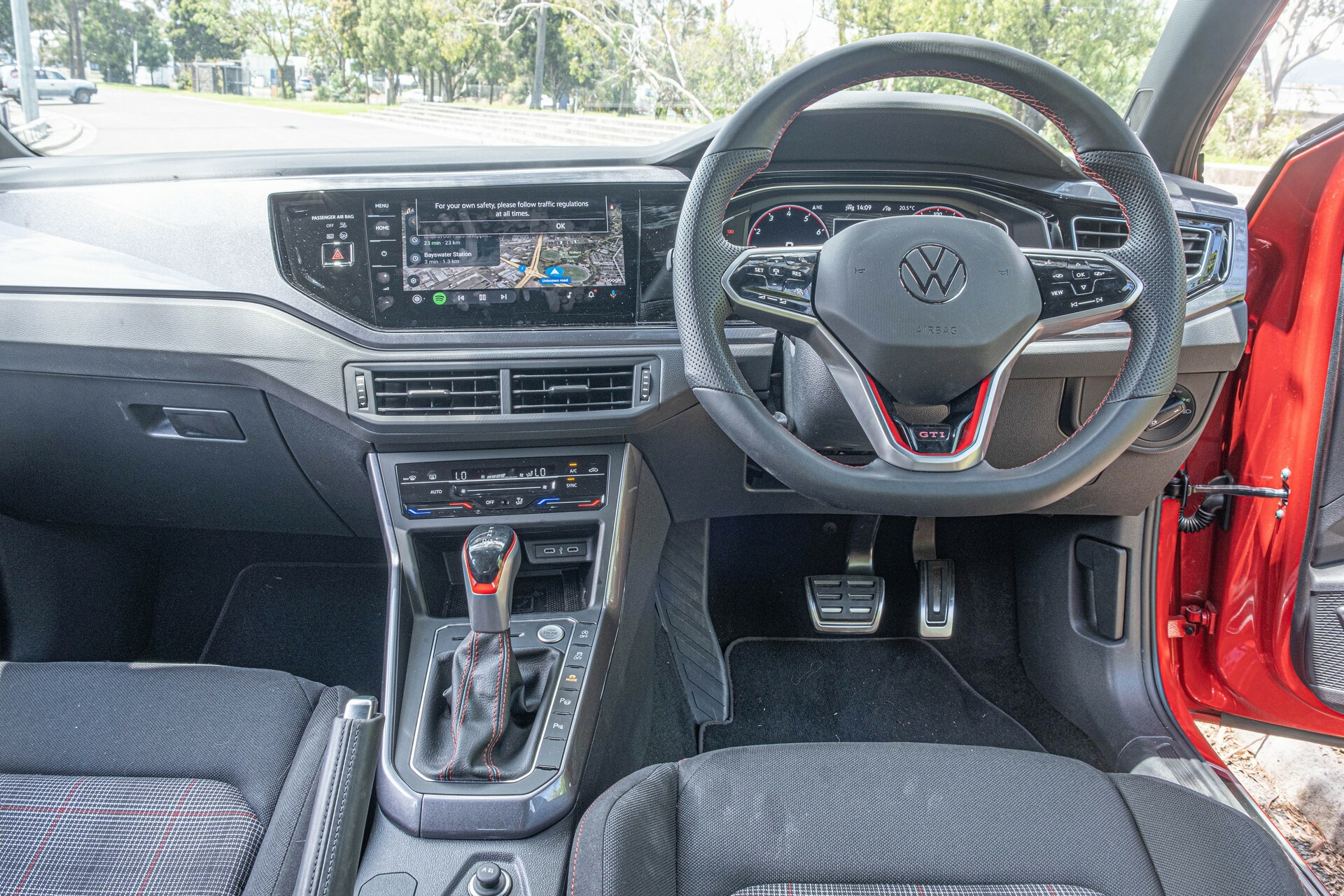 VW Polo (2023) im Preis-Test: MOVE oder R-Line? - Site