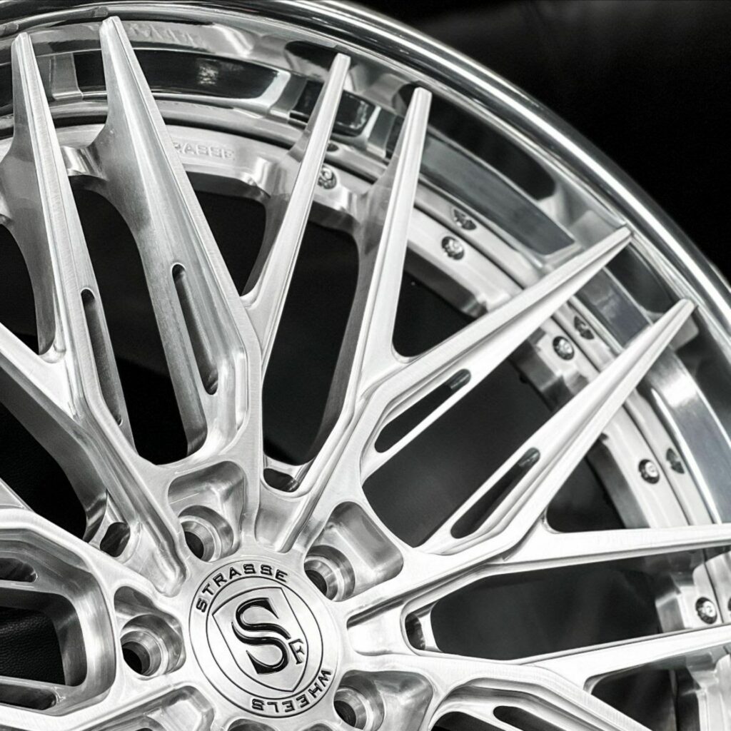New BMW 7 Series Tries On A Set Of Flashy $9k 22-inch Aftermarket ...