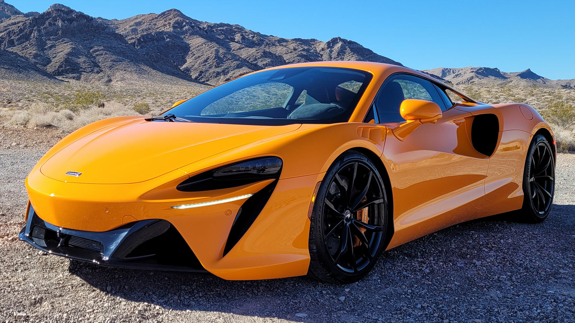 McLaren Artura Hybrid Has No Reverse Gear But Plenty of Pep: Car