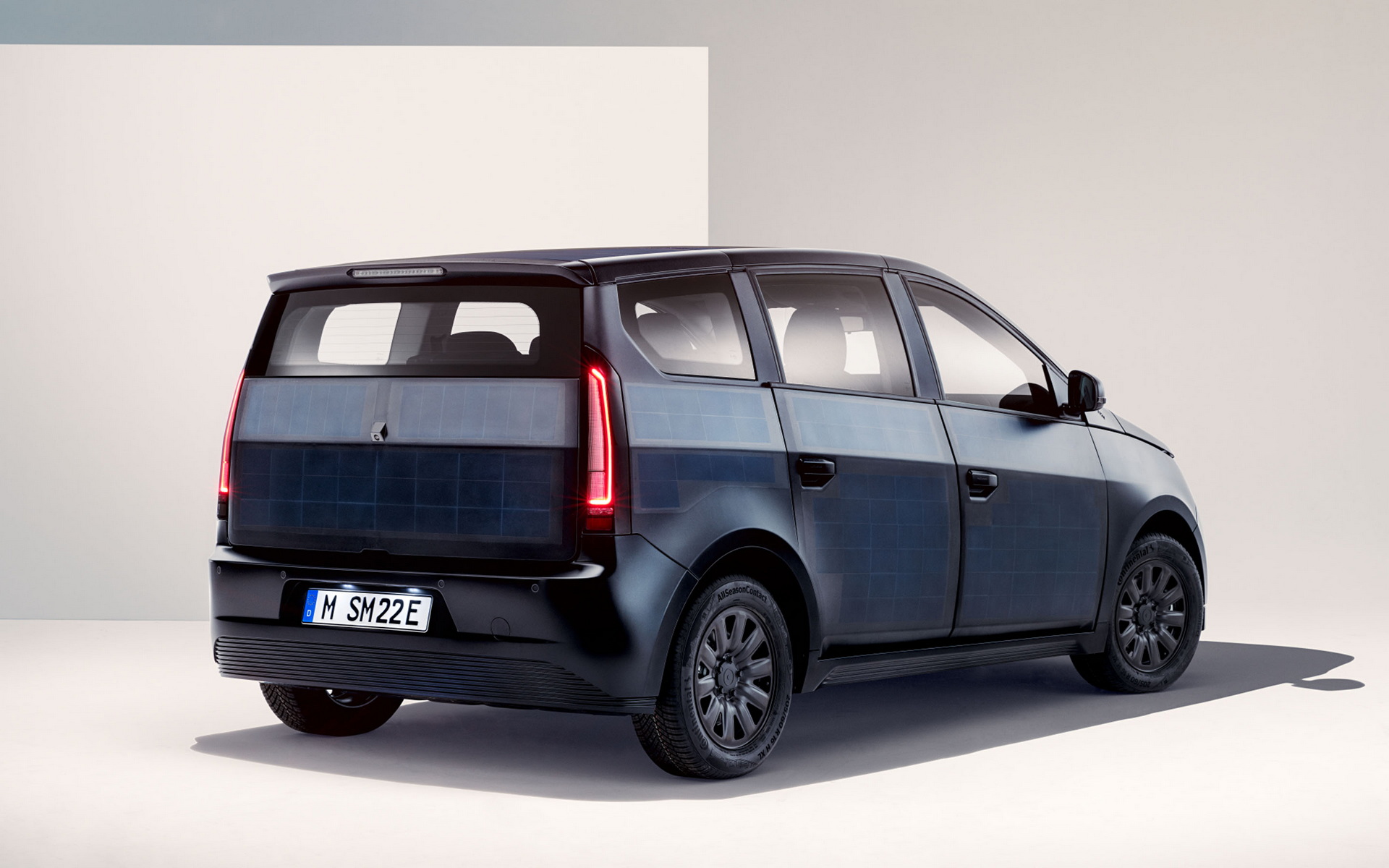 Sono Motors CEOs Say ‘We Failed’, Now Want Fans To Save Solar EV By Reserving It For $3k