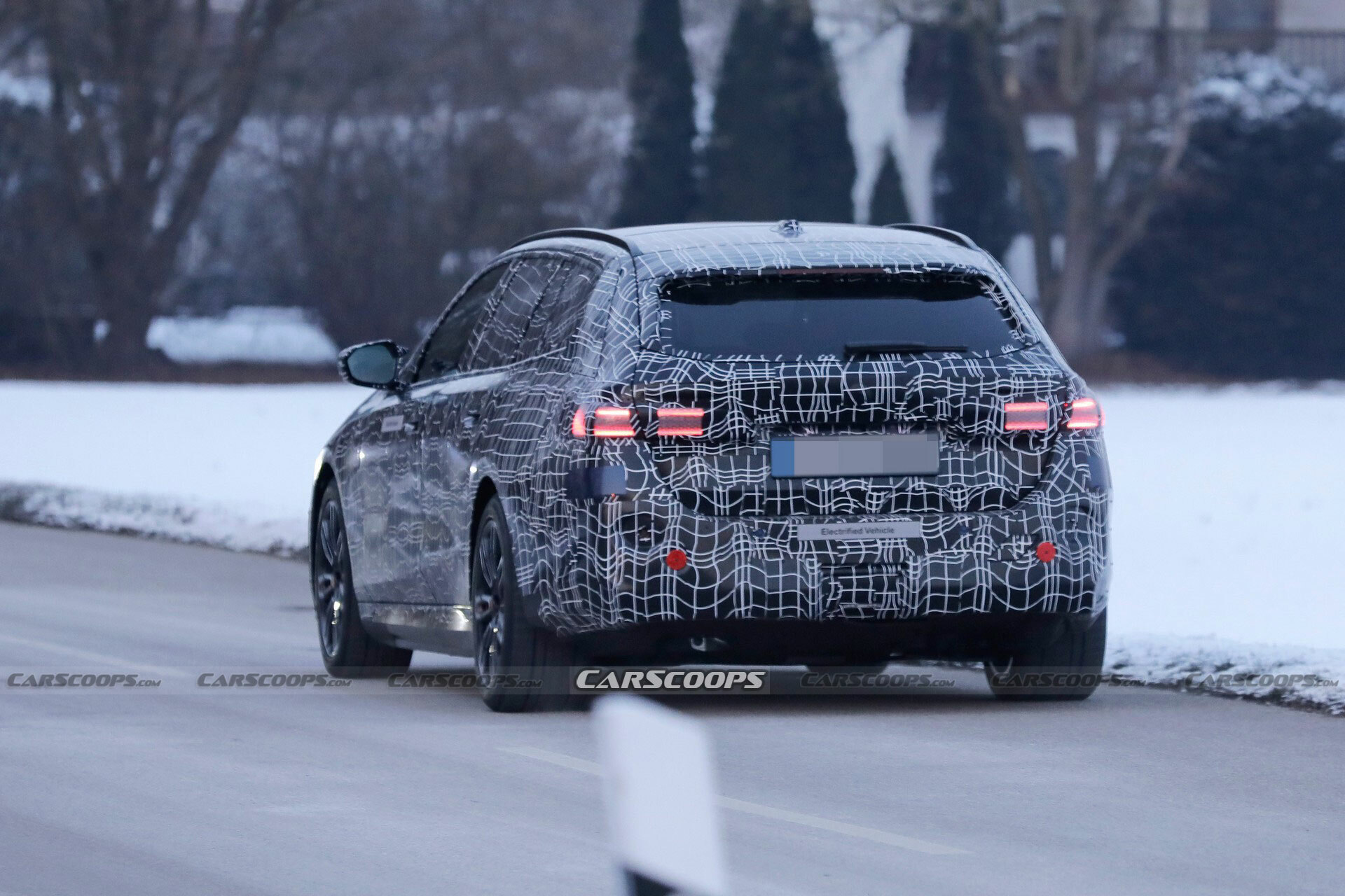2024 BMW 5-Series Touring 12