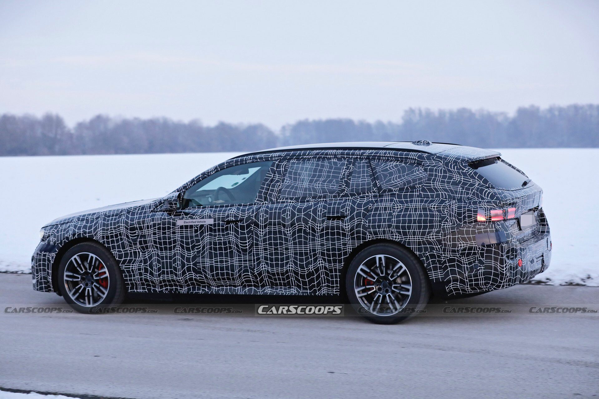 2024 BMW 5-Series Touring 8