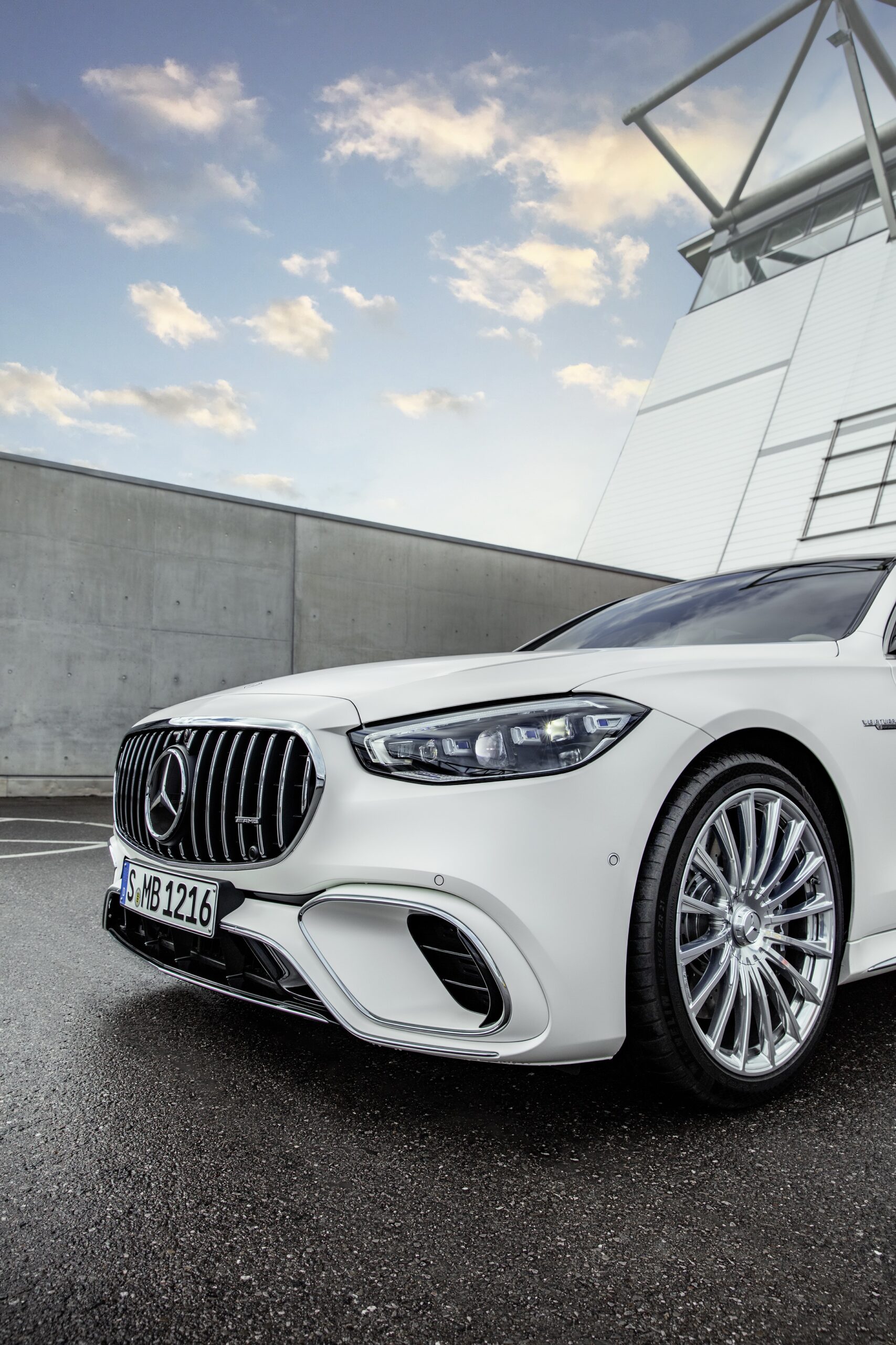 2024 Mercedes-AMG S63 Hybrid Gets 791 HP, 33-Mile EV Range And Panamericana Grille