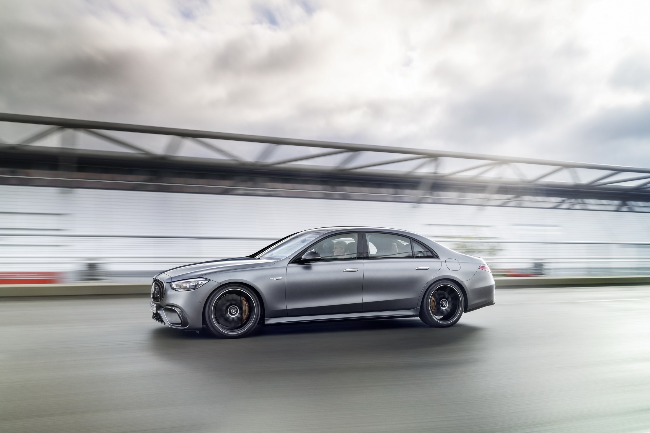 2024 Mercedes-AMG S63 Hybrid Gets 791 HP, 33-Mile EV Range And Panamericana Grille