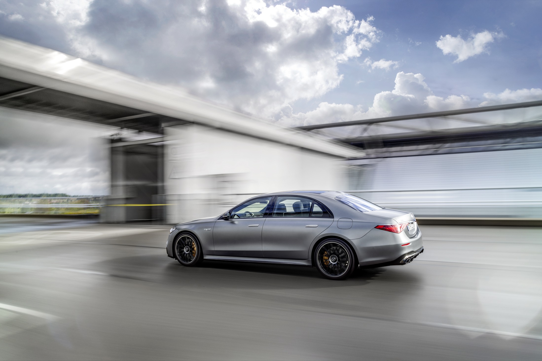 2024 Mercedes-AMG S63 Hybrid Gets 791 HP, 33-Mile EV Range And Panamericana Grille