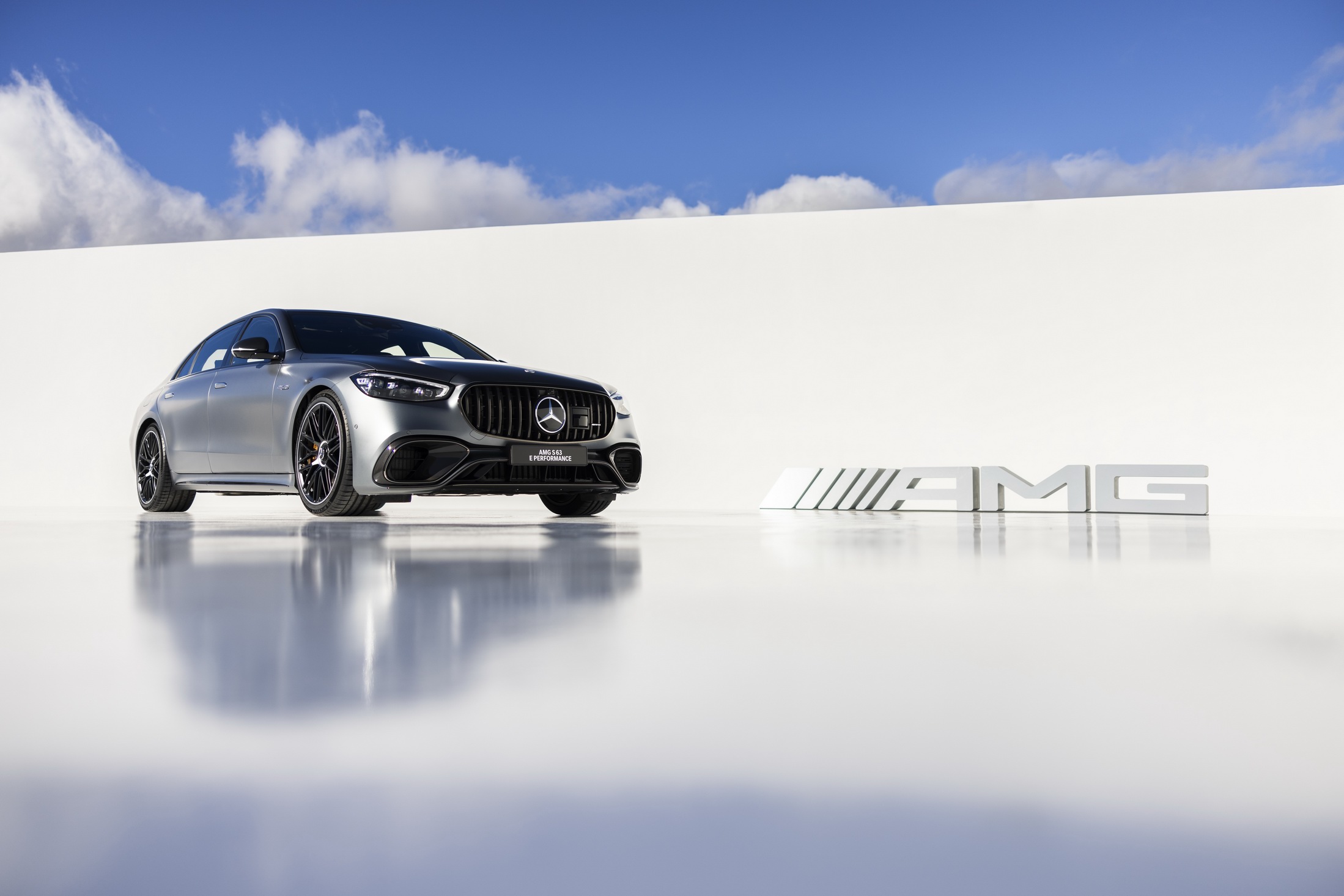 2024 Mercedes-AMG S63 Hybrid Gets 791 HP, 33-Mile EV Range And Panamericana Grille
