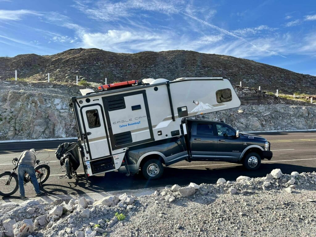  Um campista Eagle Cap quebrou uma Ram 3500 Dually ao meio ao som de US $ 17.000