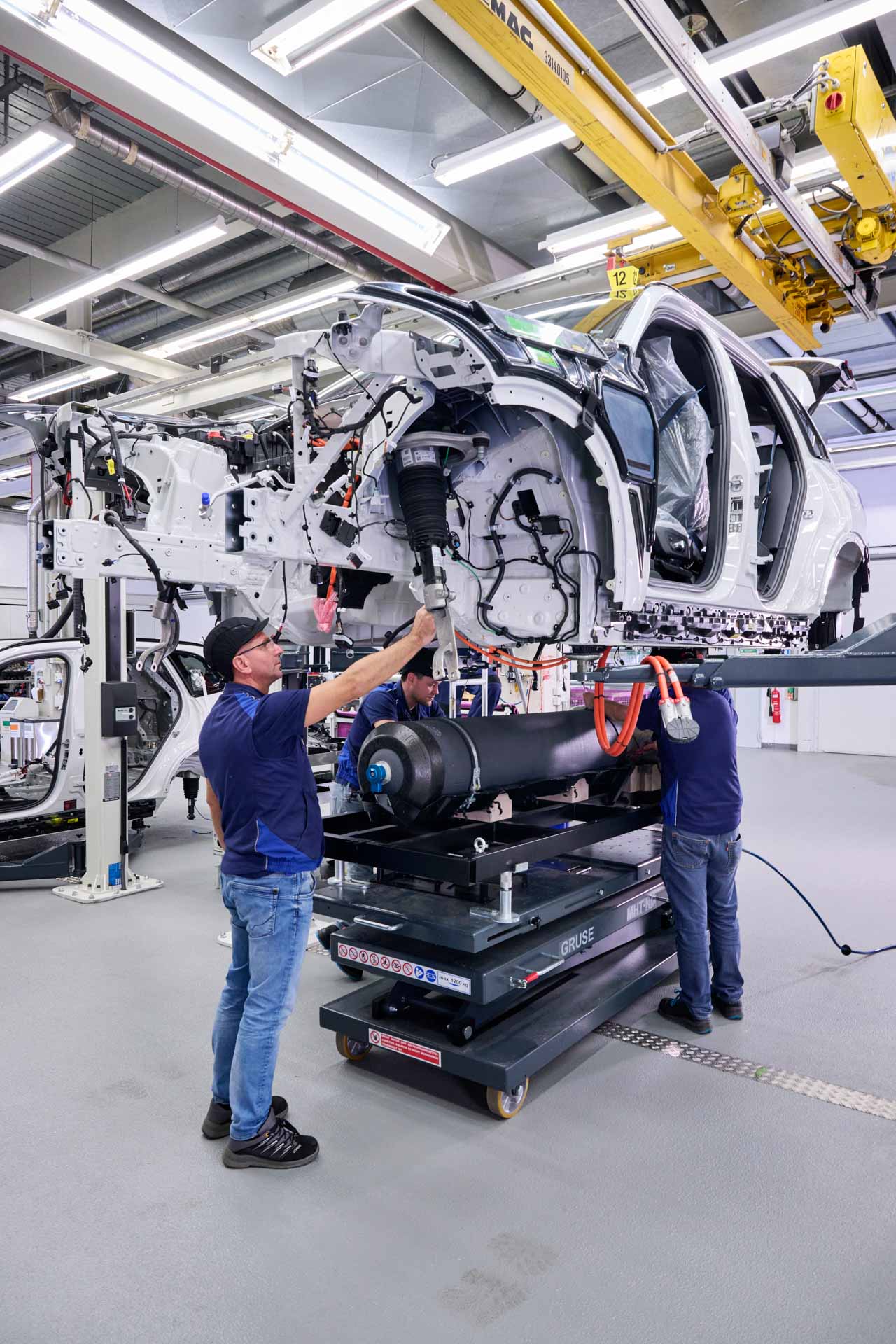 Hy-5s All Around At Munich As BMW Begins iX5 Hydrogen Production