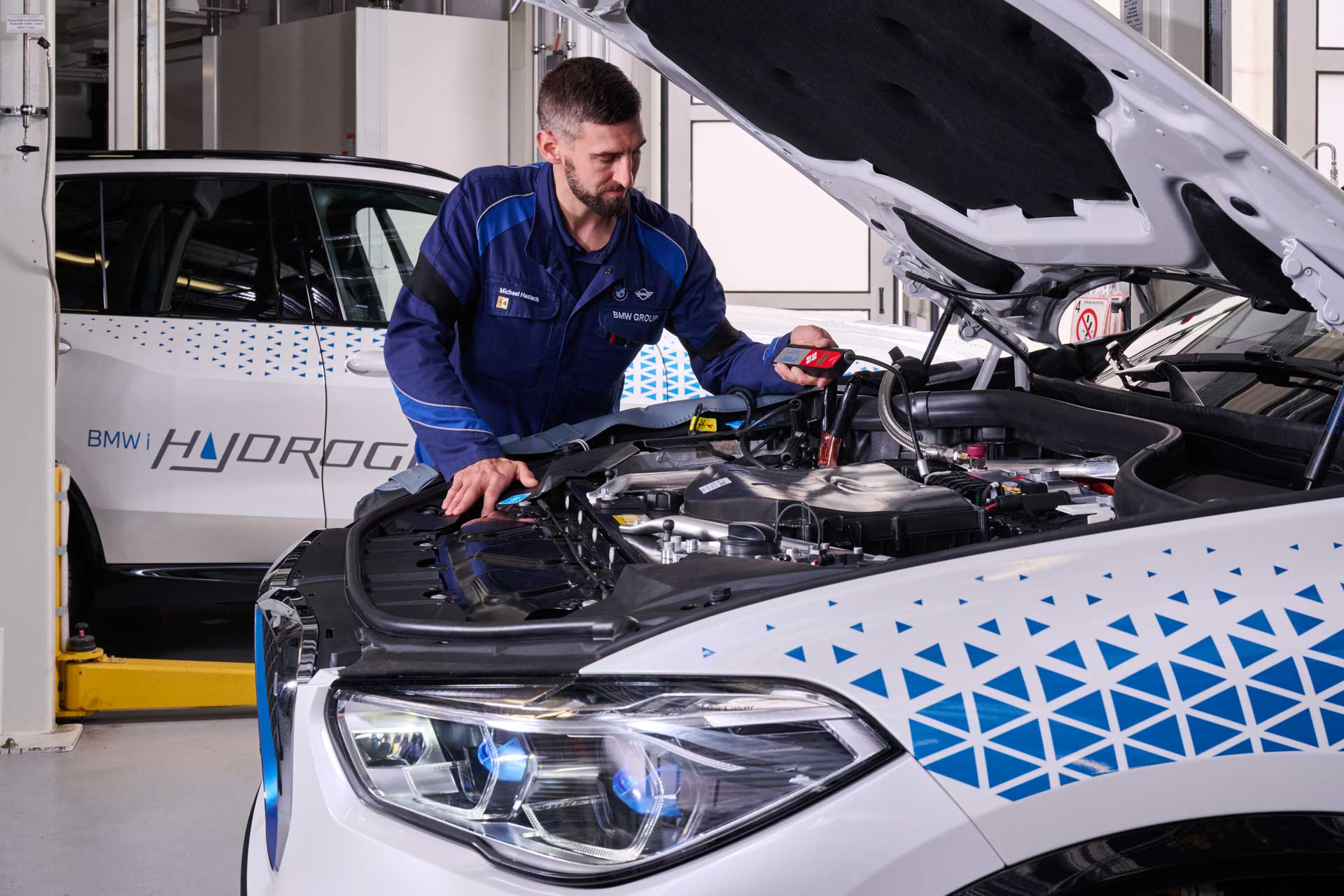Hy-5s All Around At Munich As BMW Begins iX5 Hydrogen Production