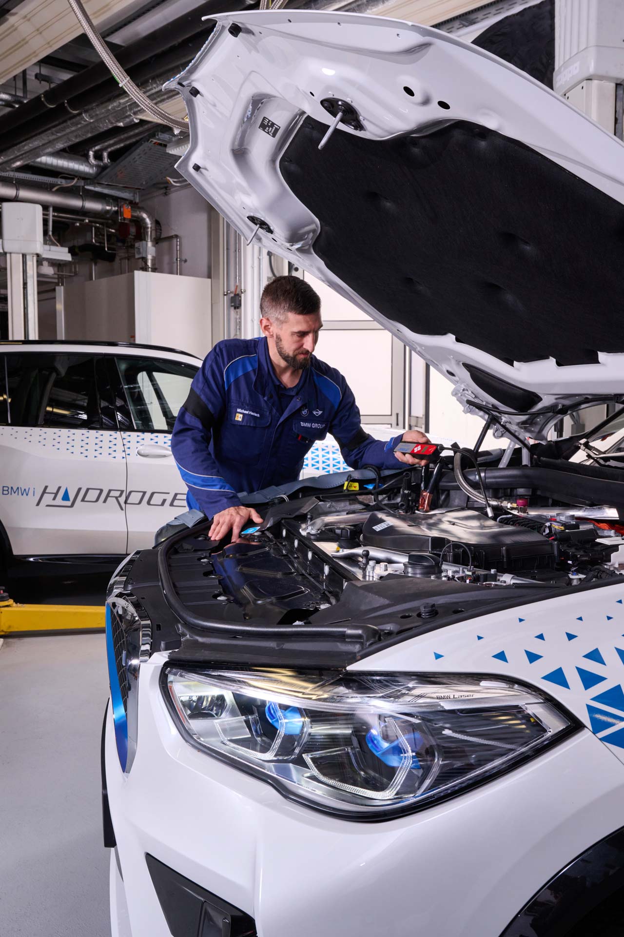 Hy-5s All Around At Munich As BMW Begins iX5 Hydrogen Production