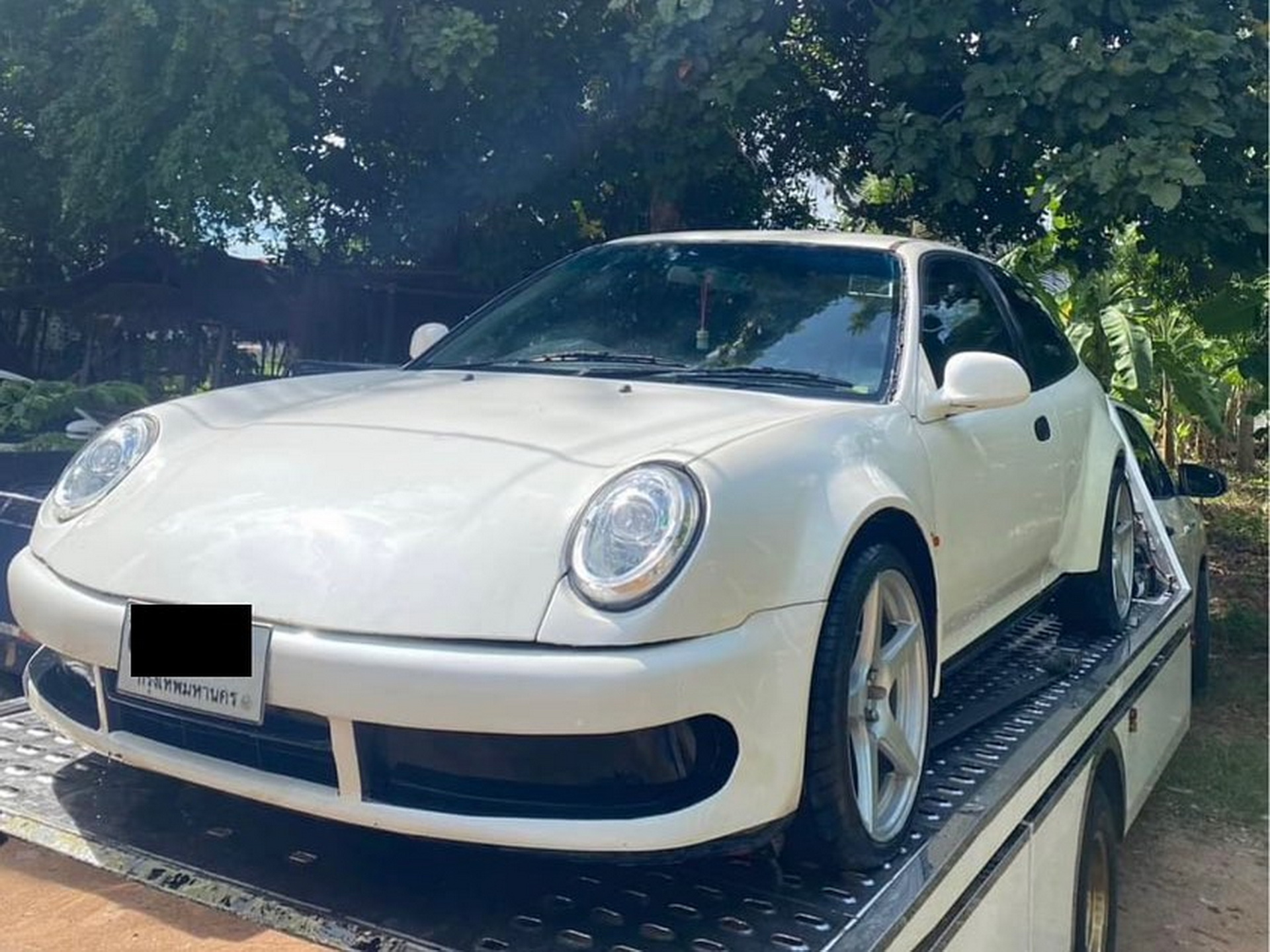 This ’90s Honda Civic Wants To Pass As A Porsche Hatch