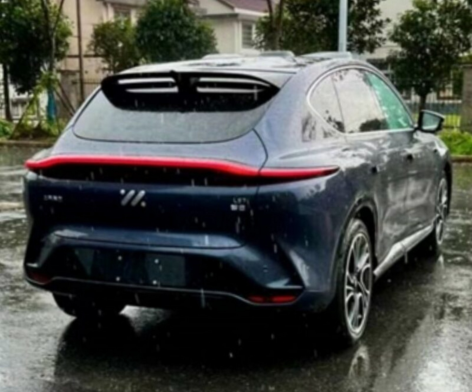 The IM LS7 Is An Electric Chinese SUV That Looks Like An Aston Martin DBX