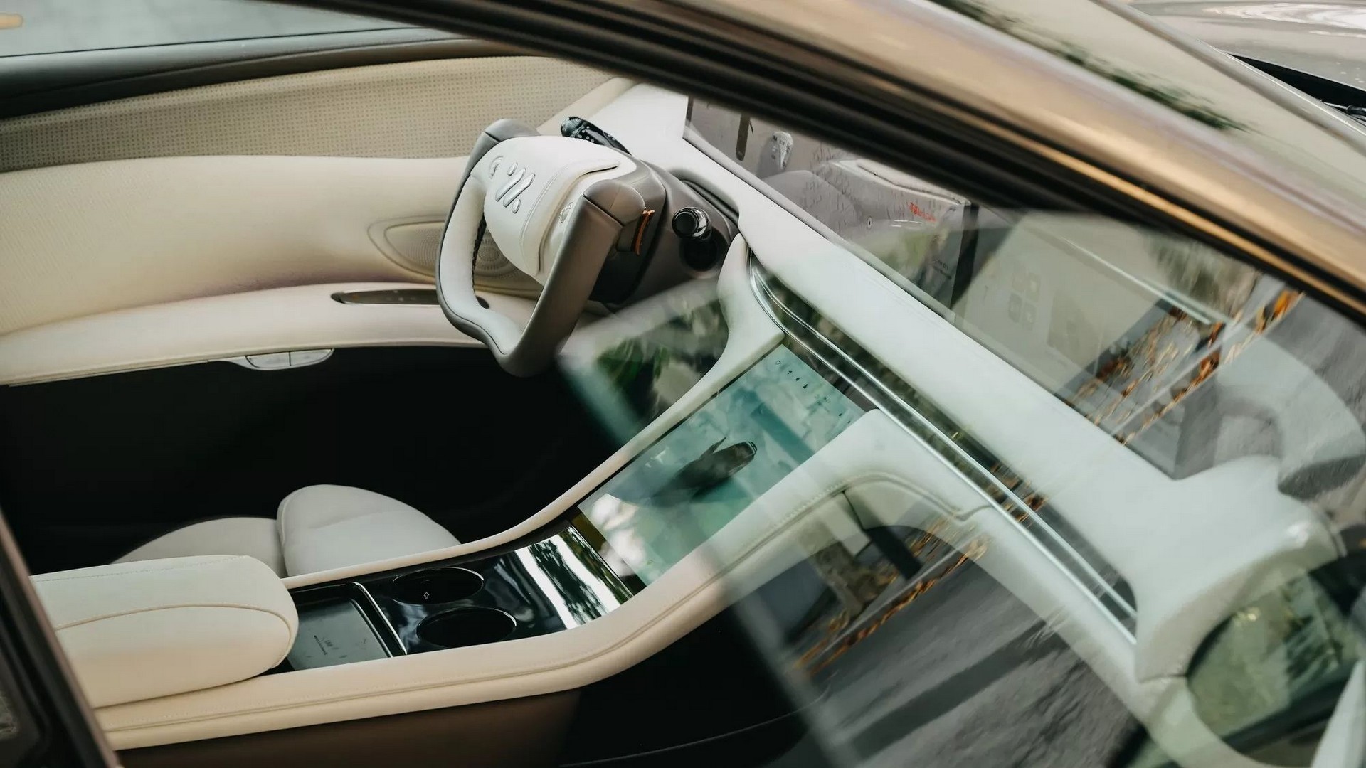 The IM LS7 Is An Electric Chinese SUV That Looks Like An Aston Martin DBX