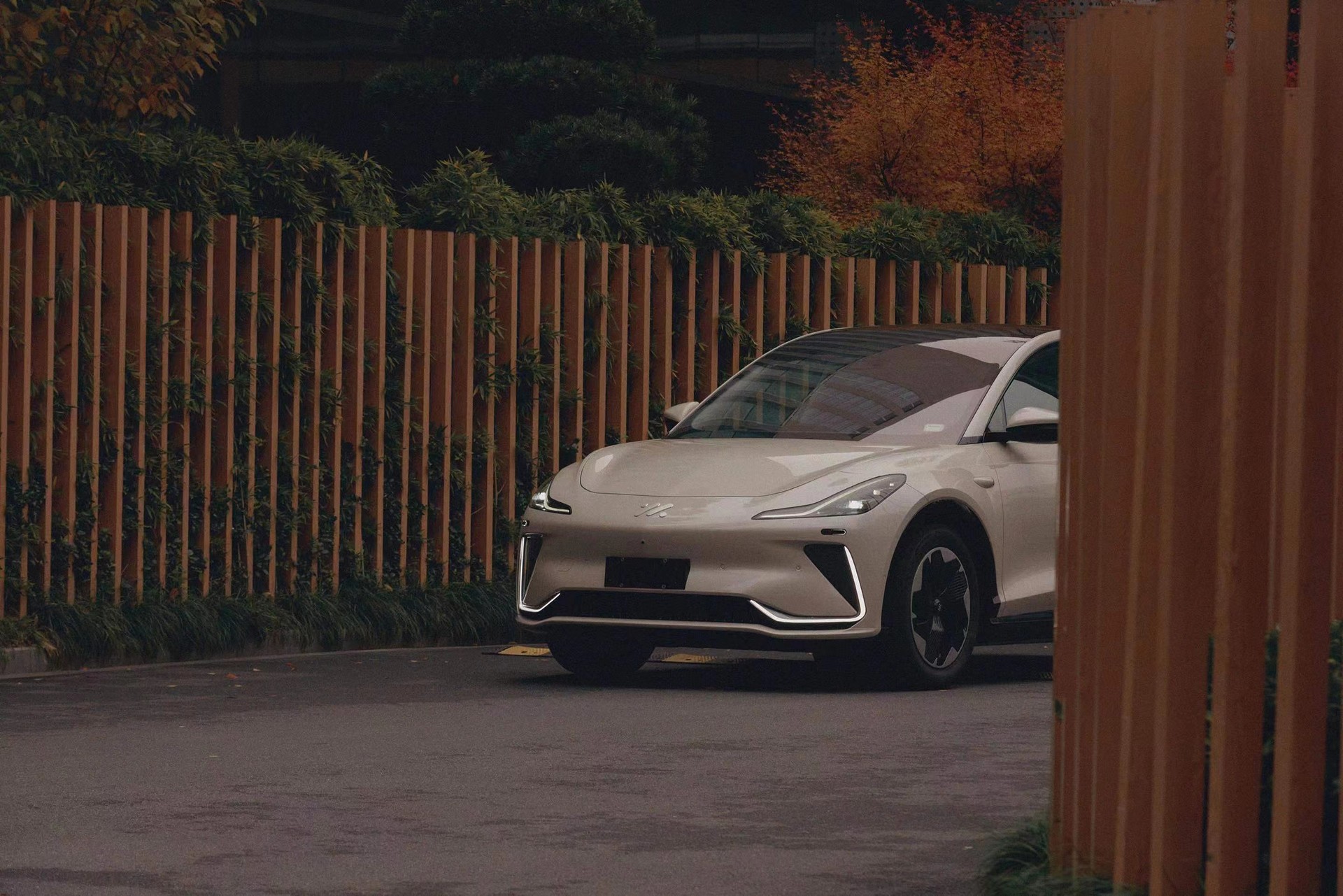 The IM LS7 Is An Electric Chinese SUV That Looks Like An Aston Martin DBX