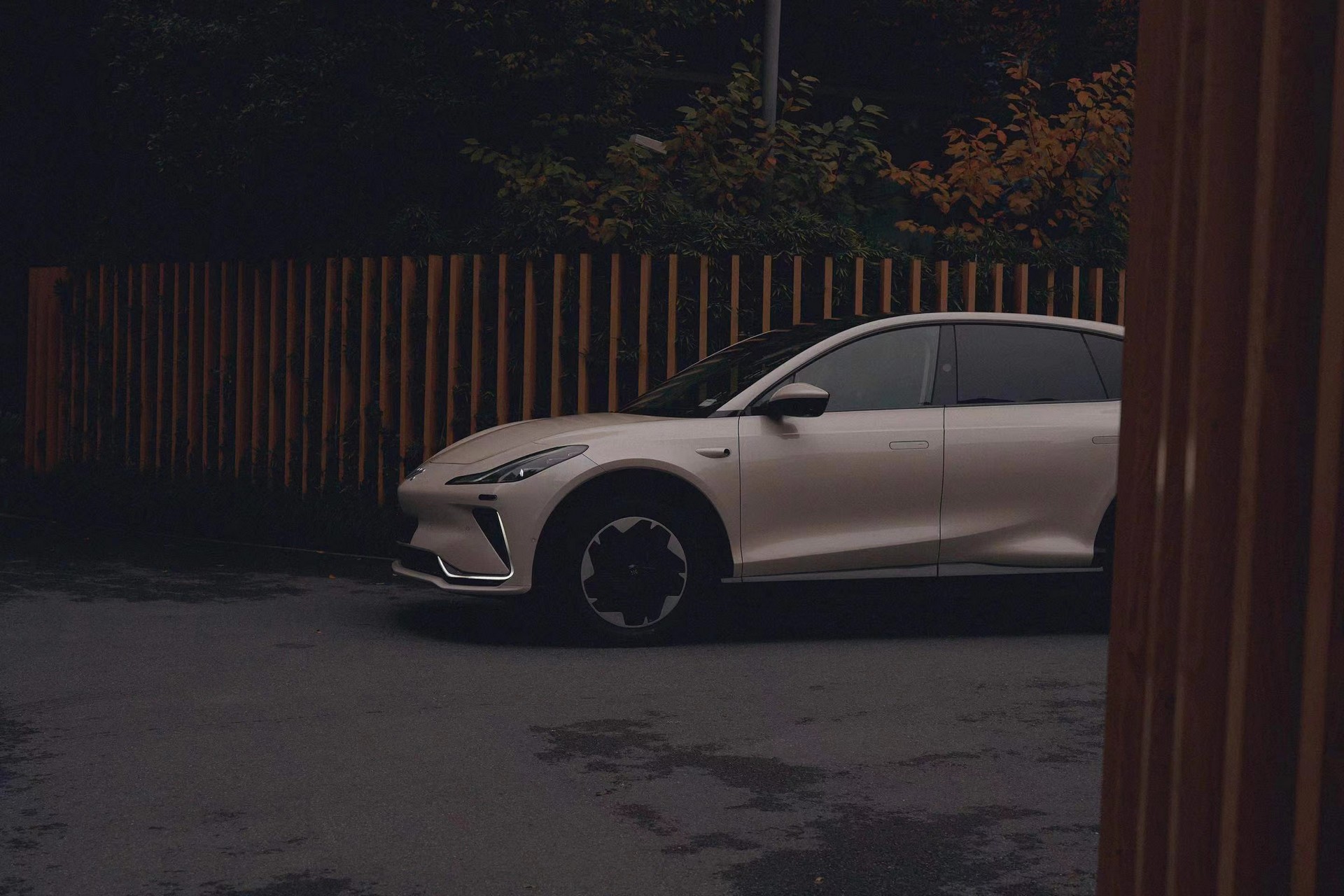 The IM LS7 Is An Electric Chinese SUV That Looks Like An Aston Martin DBX