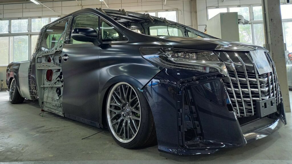  Toyota Alphard Minivan Converted Into A Dually Pickup For Tokyo