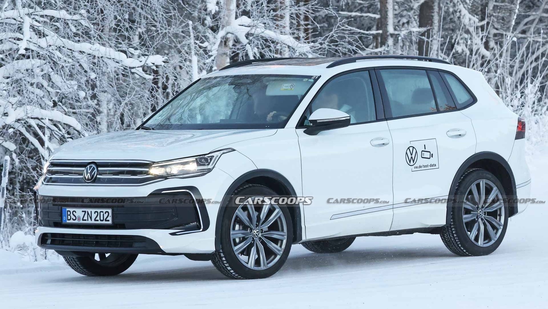 2024 Volkswagen Tiguan Prototype Tries To Blend In With The Snow, Fails