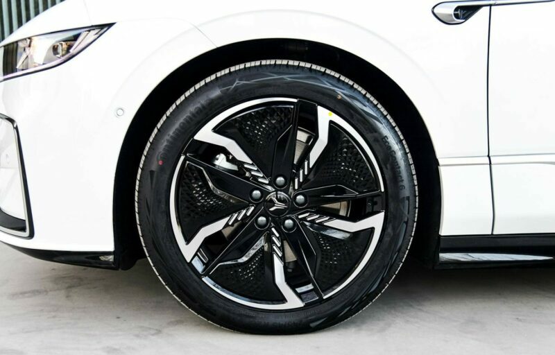 Voyah EV 4