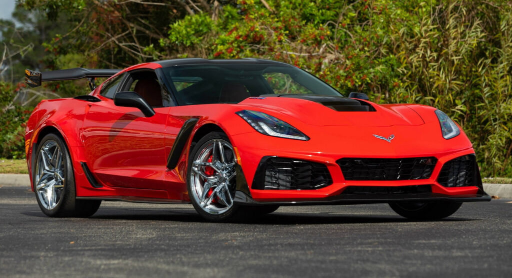  This C7 Corvette ZR1 With A One-Of-One Color Combo Is Red Hot