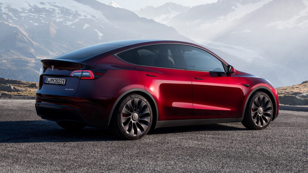  Tesla’s Design Boss Suggests Vehicle Range Could Become More Colorful