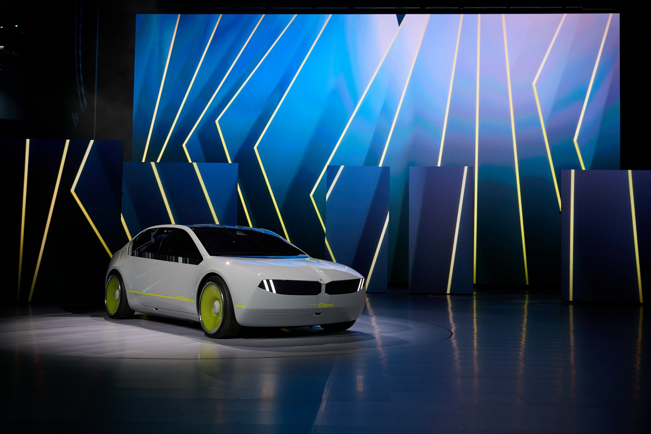 BMW i Vision Dee CES 10
