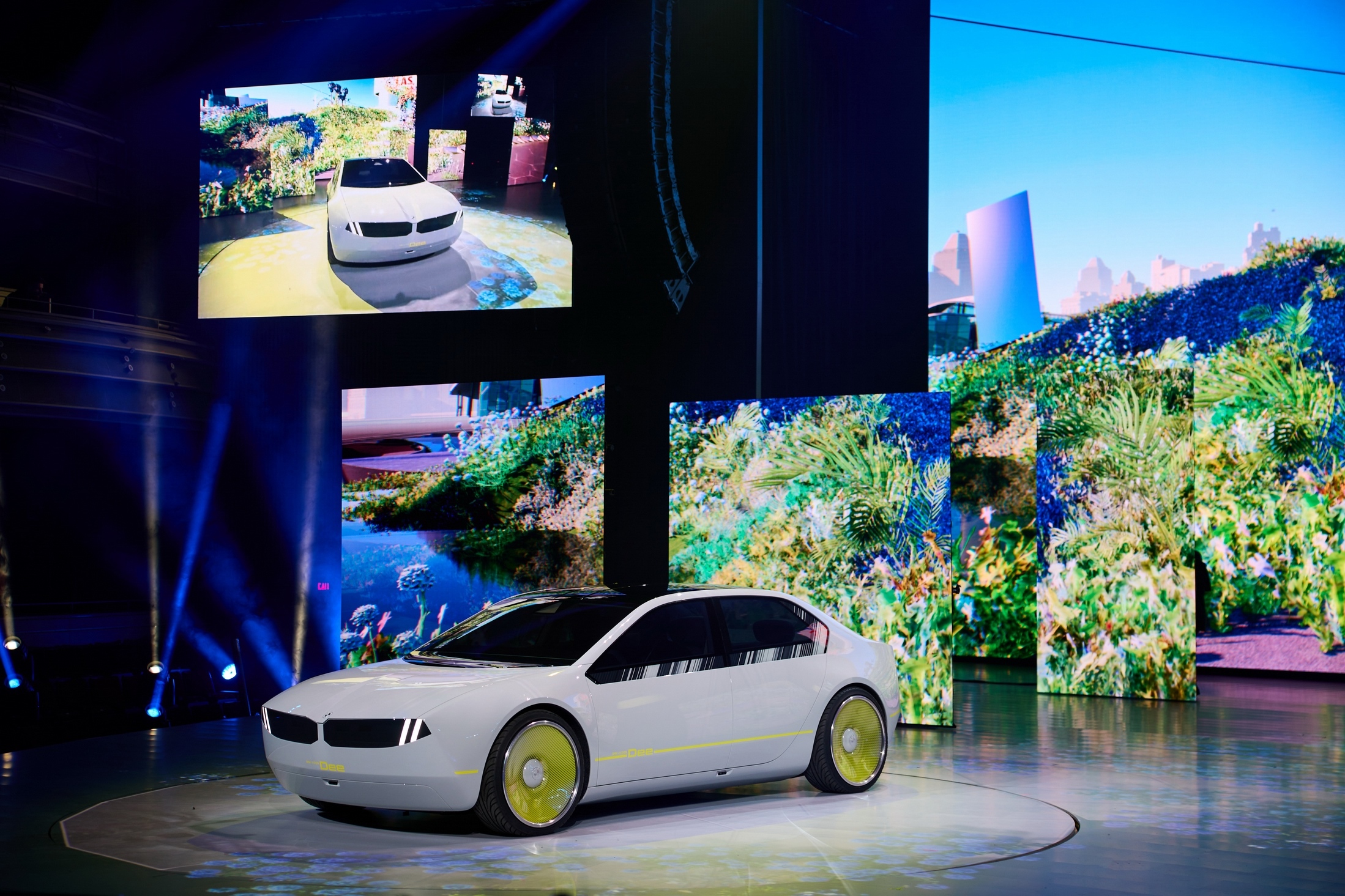 BMW i Vision Dee CES 5